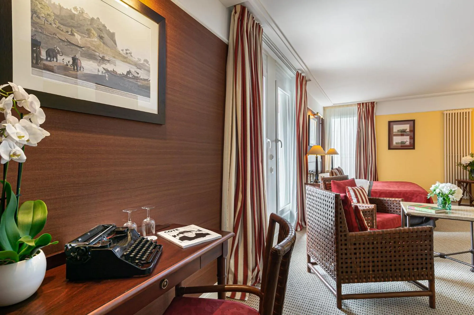 Seating area in Kipling Manotel