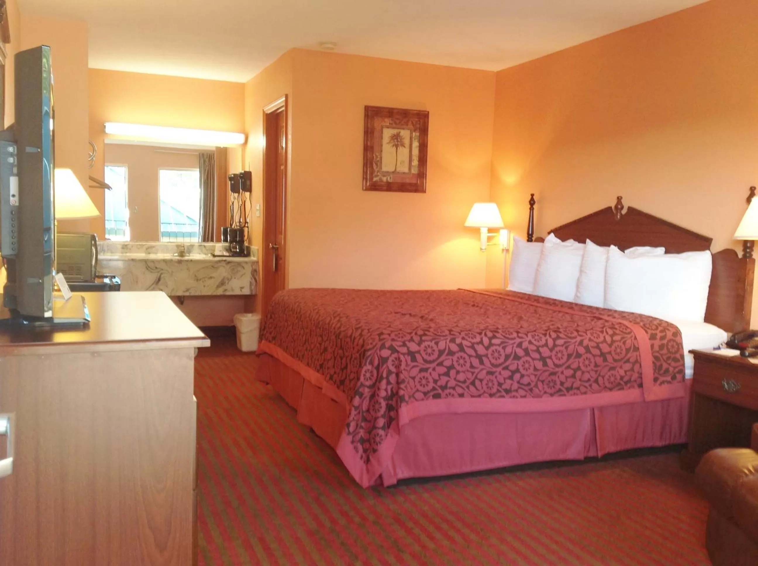 King Room - Disability Access/Non-Smoking in America Best Value Inn Kosciusko