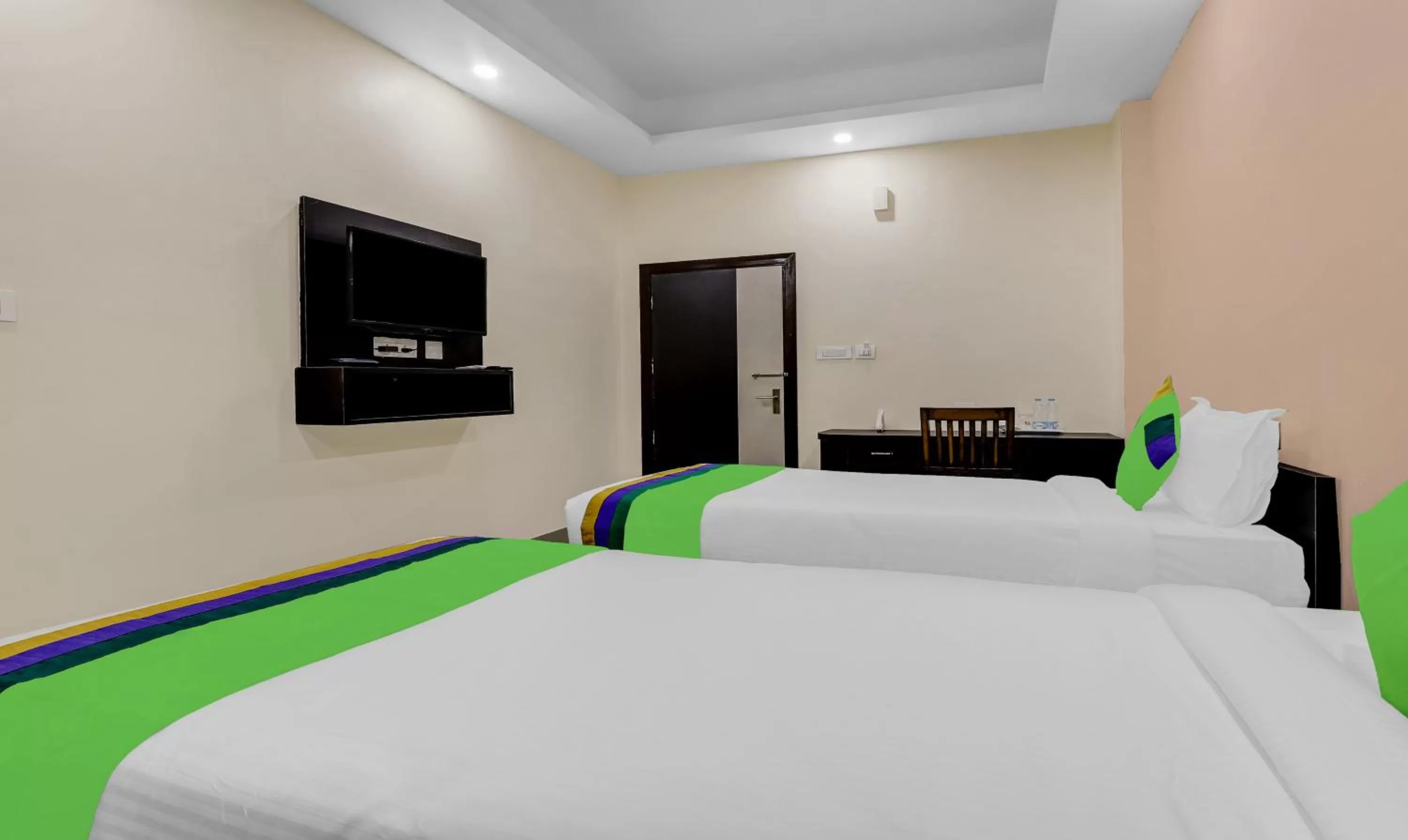 Bedroom, Bed in Treebo Hotel Mobi VIP Airport