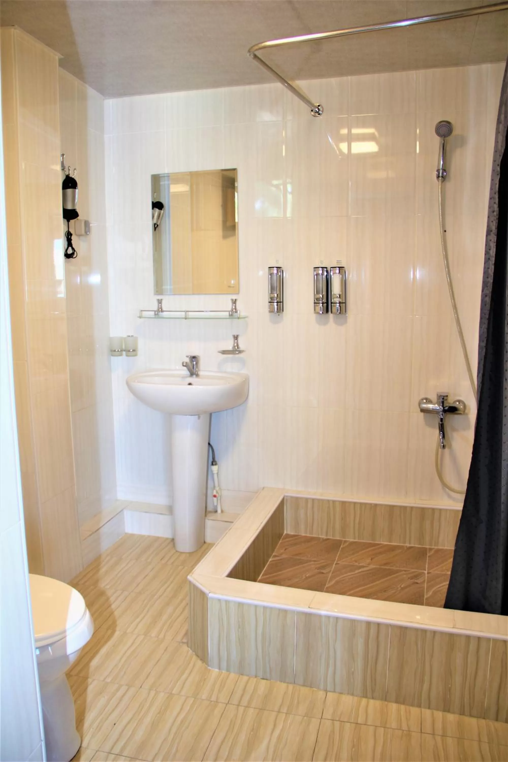 Shower in Anvar's Guests