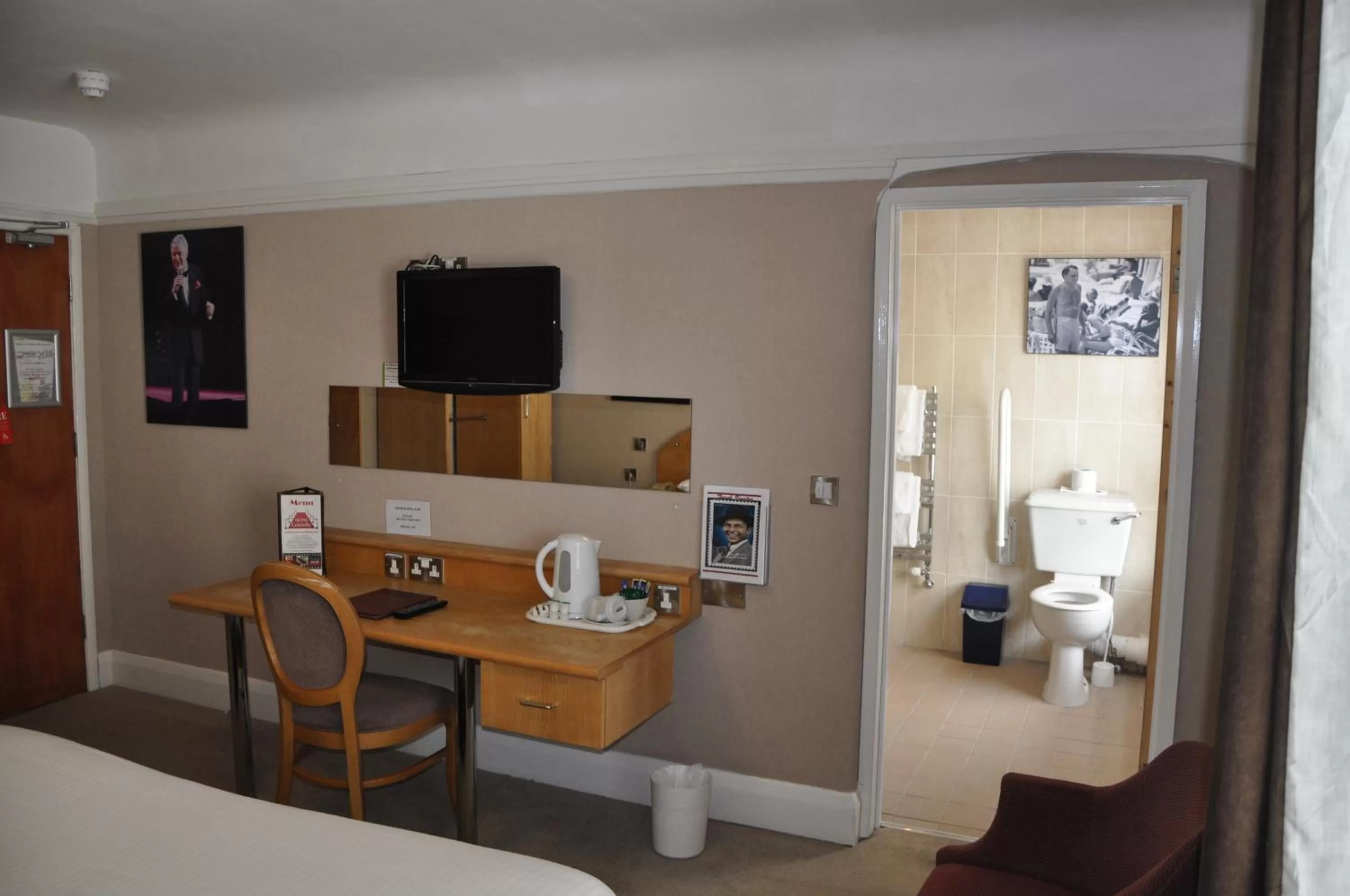 Photo of the whole room, Bed in Hotel Celebrity Bournemouth East Cliff by Villare hotels