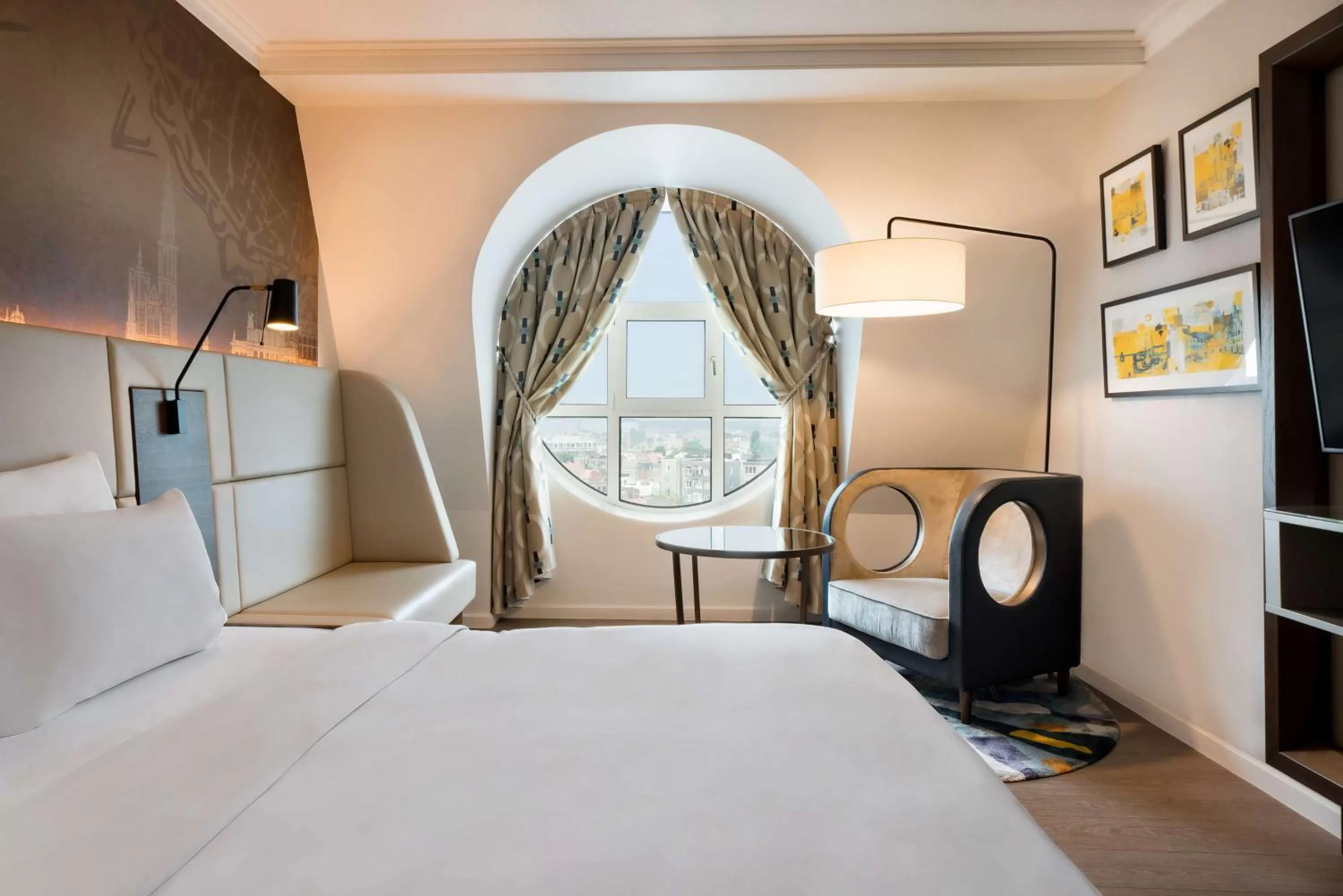 TV and multimedia, Bed in Radisson Blu Hotel, Antwerp City Centre