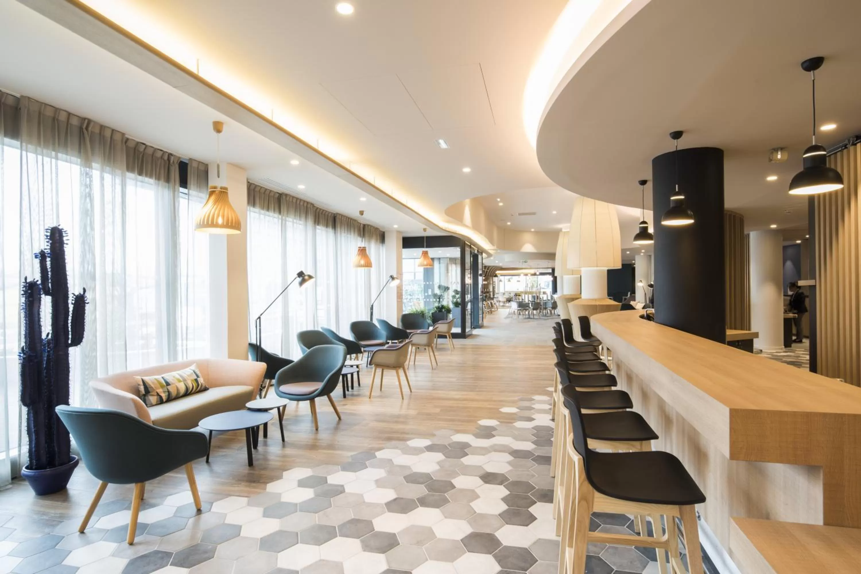 Lounge or bar in Holiday Inn Express - Paris - CDG Airport by IHG