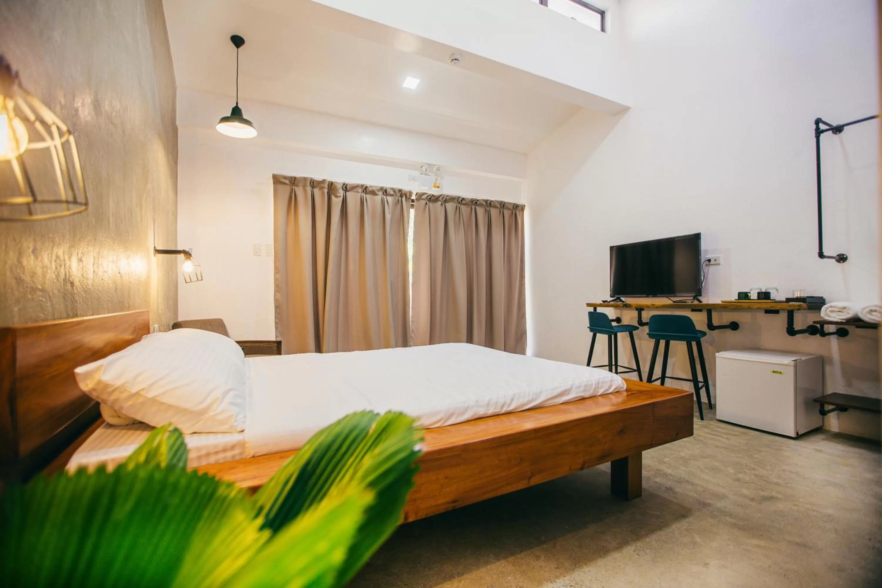 Photo of the whole room, Bed in Summer Days