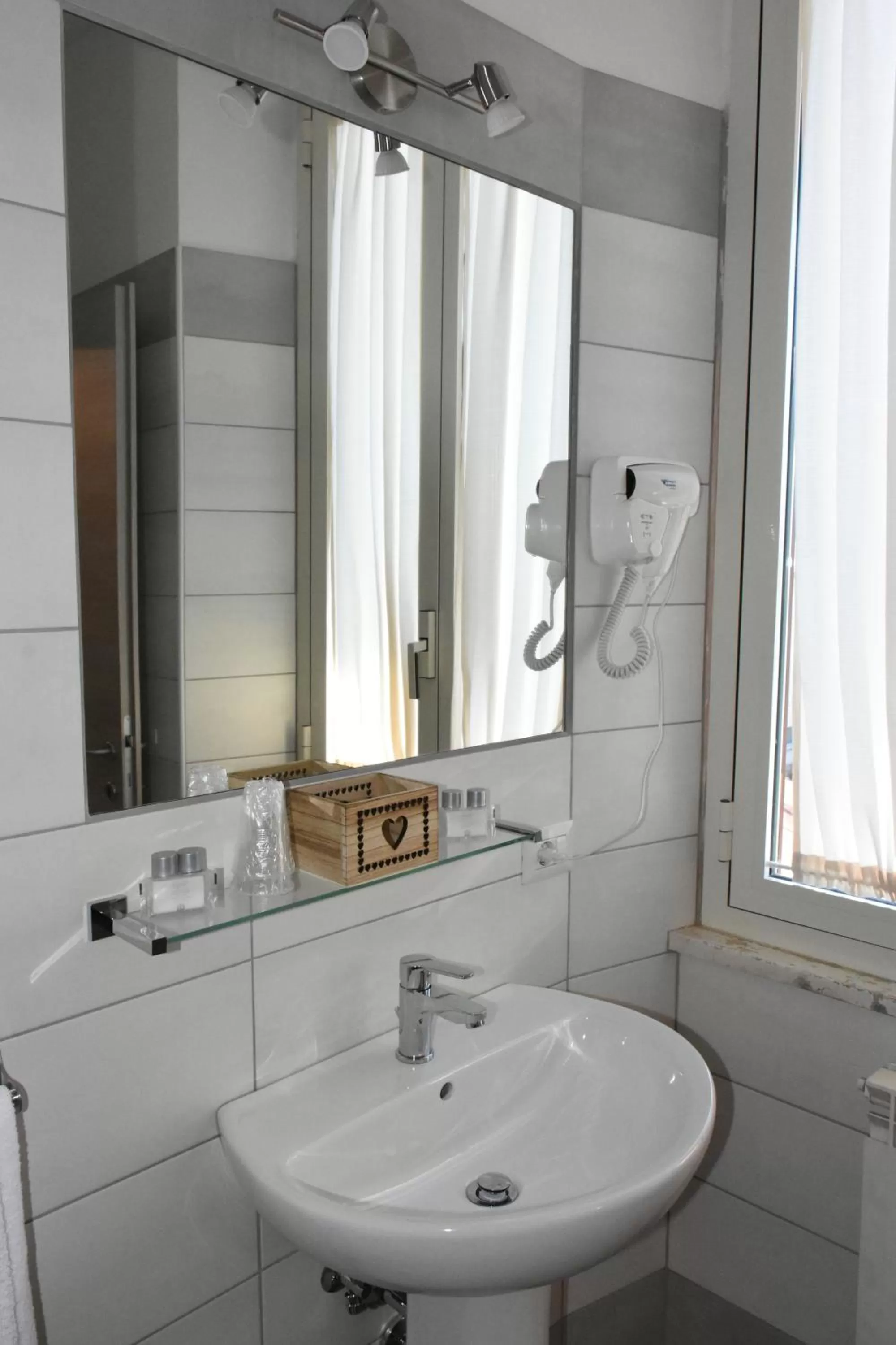 Bathroom in Albano Station Rooms