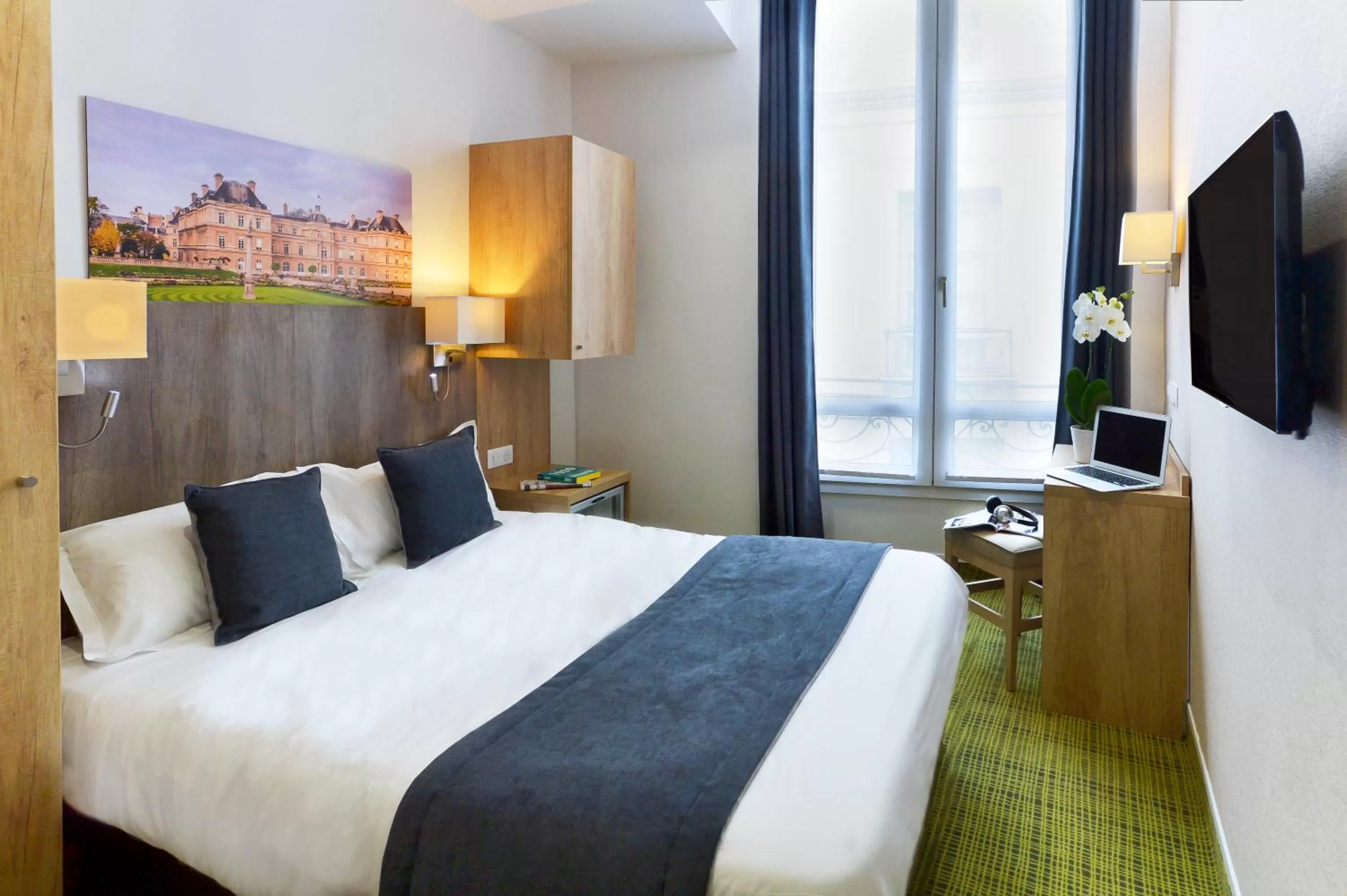 Bedroom, Bed in Hôtel Eugénie