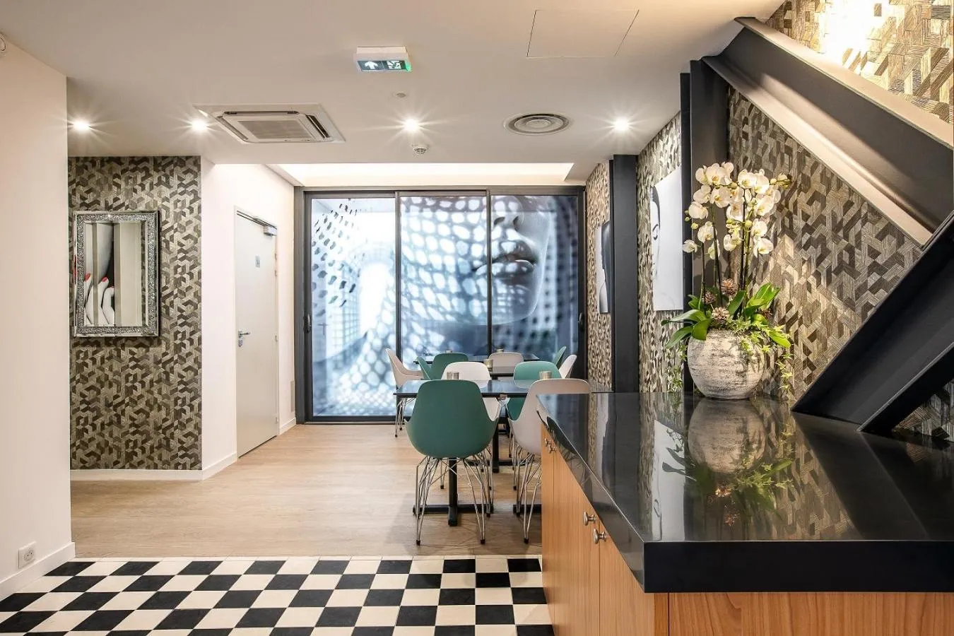 Lobby or reception in Hôtel Villa Eiffel Mademoiselle