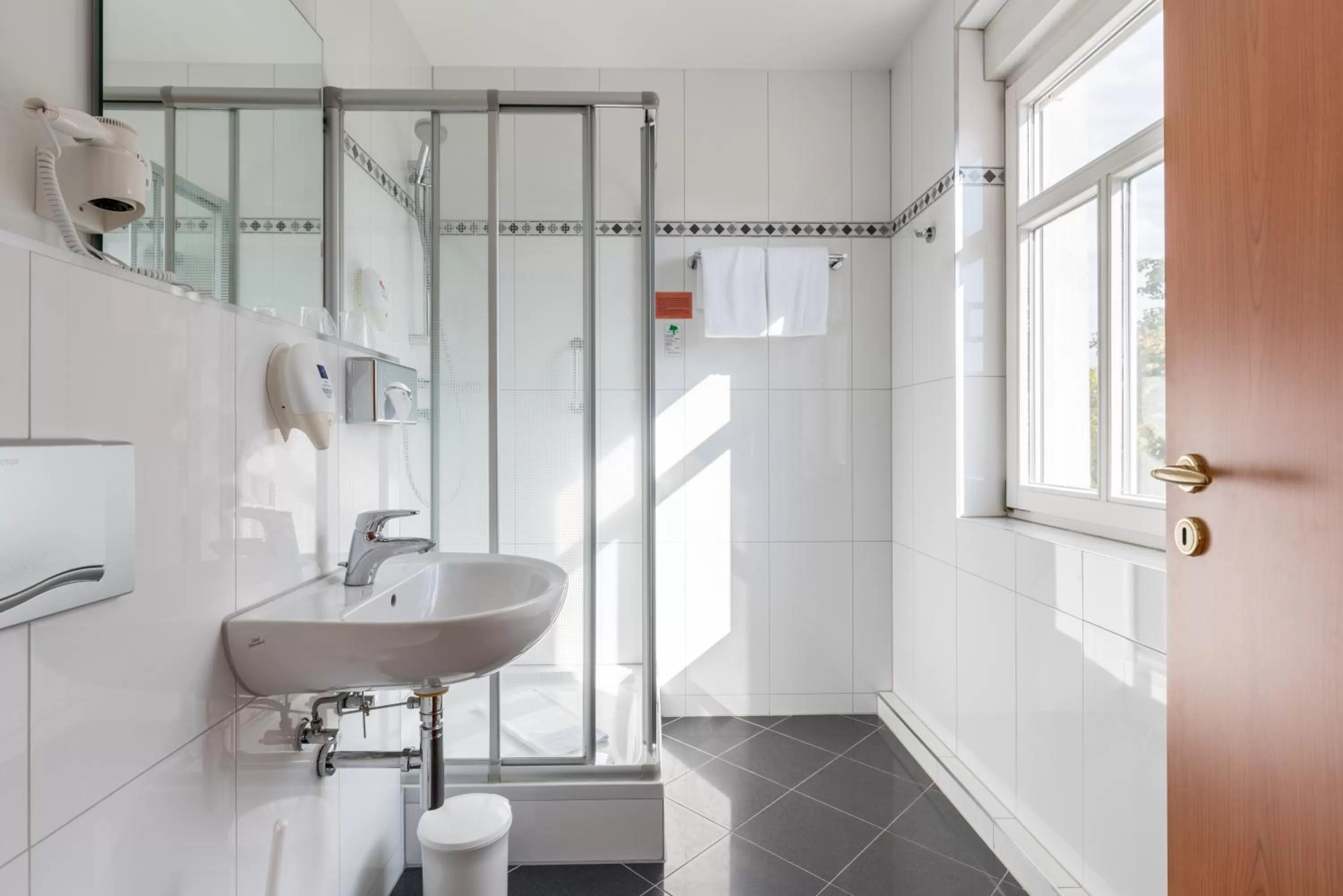 Shower in AZIMUT Hotel Dresden