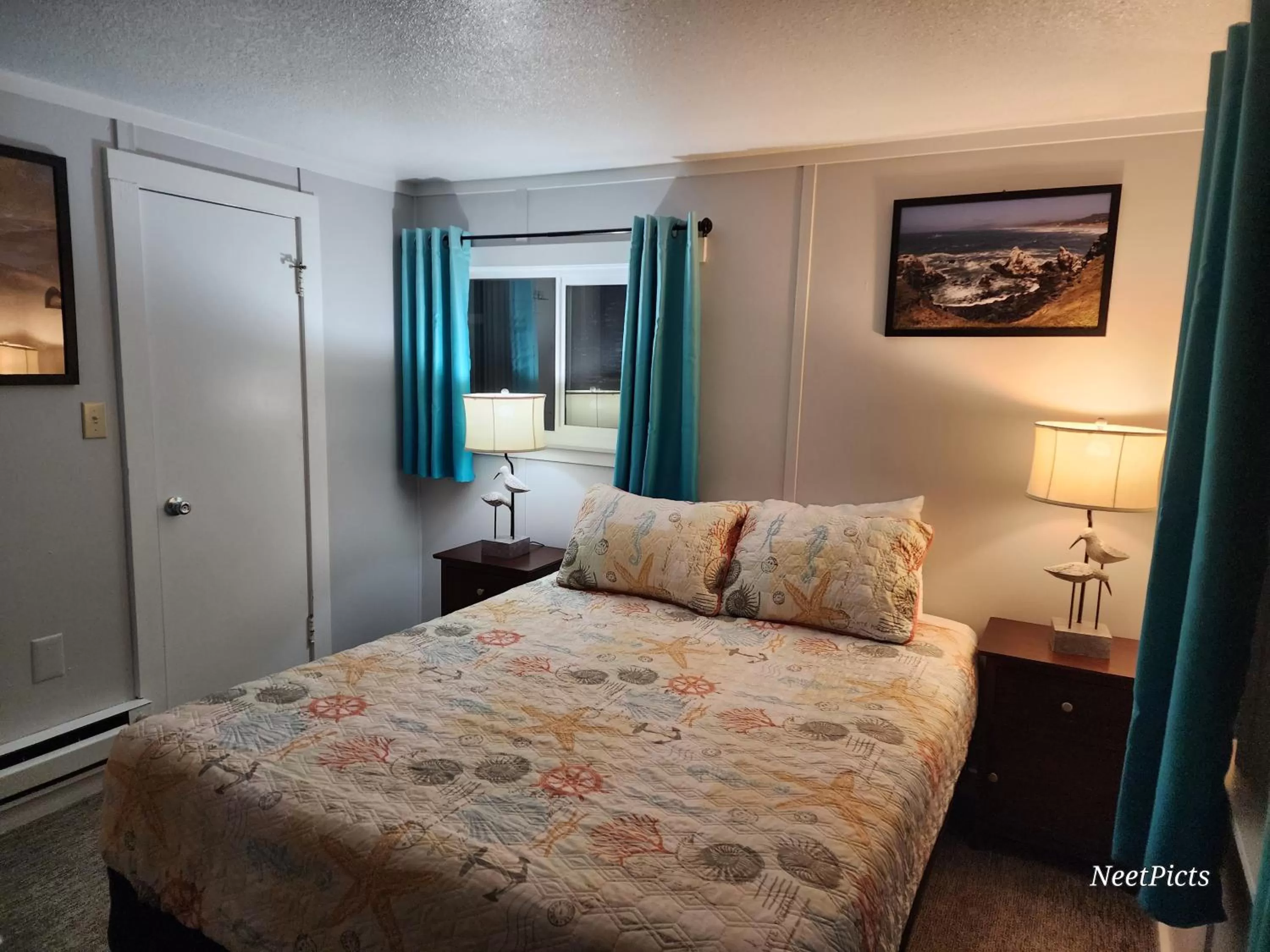 Bed in Inn at Arch Rock