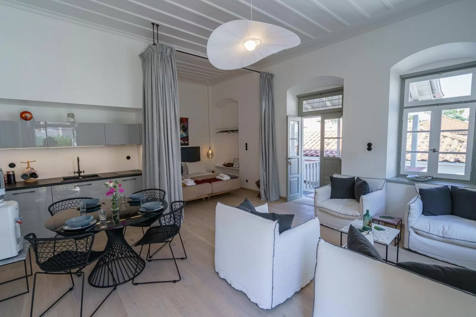 Kitchen or kitchenette in LIVIN Hydra Legacy Suite