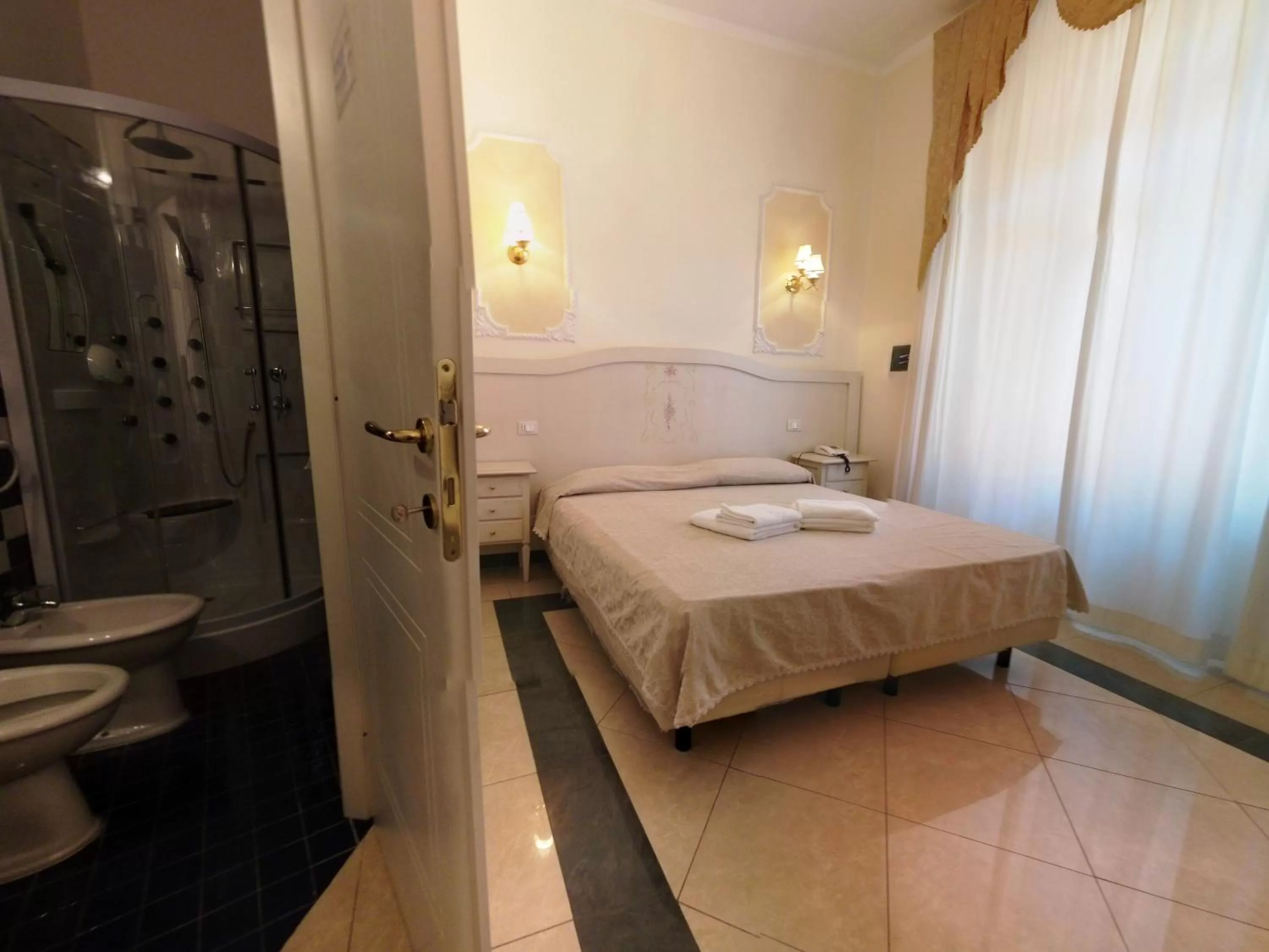 Bed in Cambridge Hotel