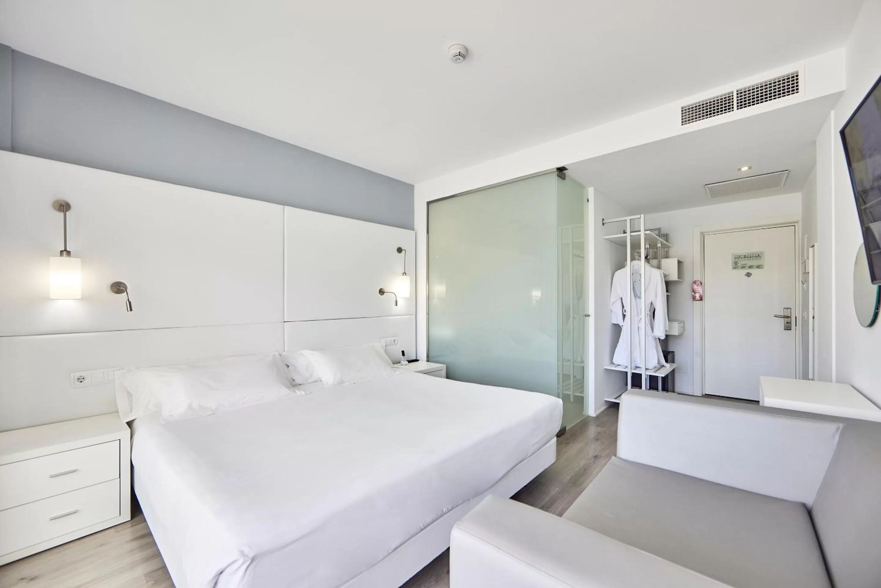 Deluxe Twin Room with Bali-Bed & Pool View in Hotel Astoria Playa Adults Only 4* Sup