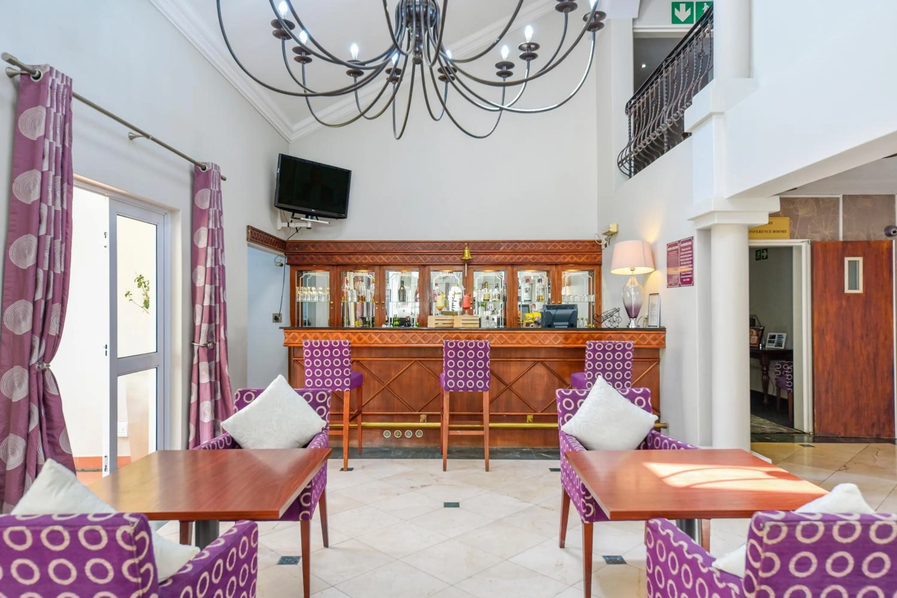 Lounge or bar in Mercure Johannesburg Randburg