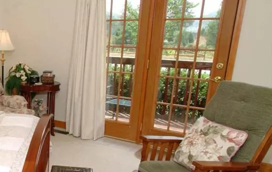 Seating Area in Berry Springs Lodge