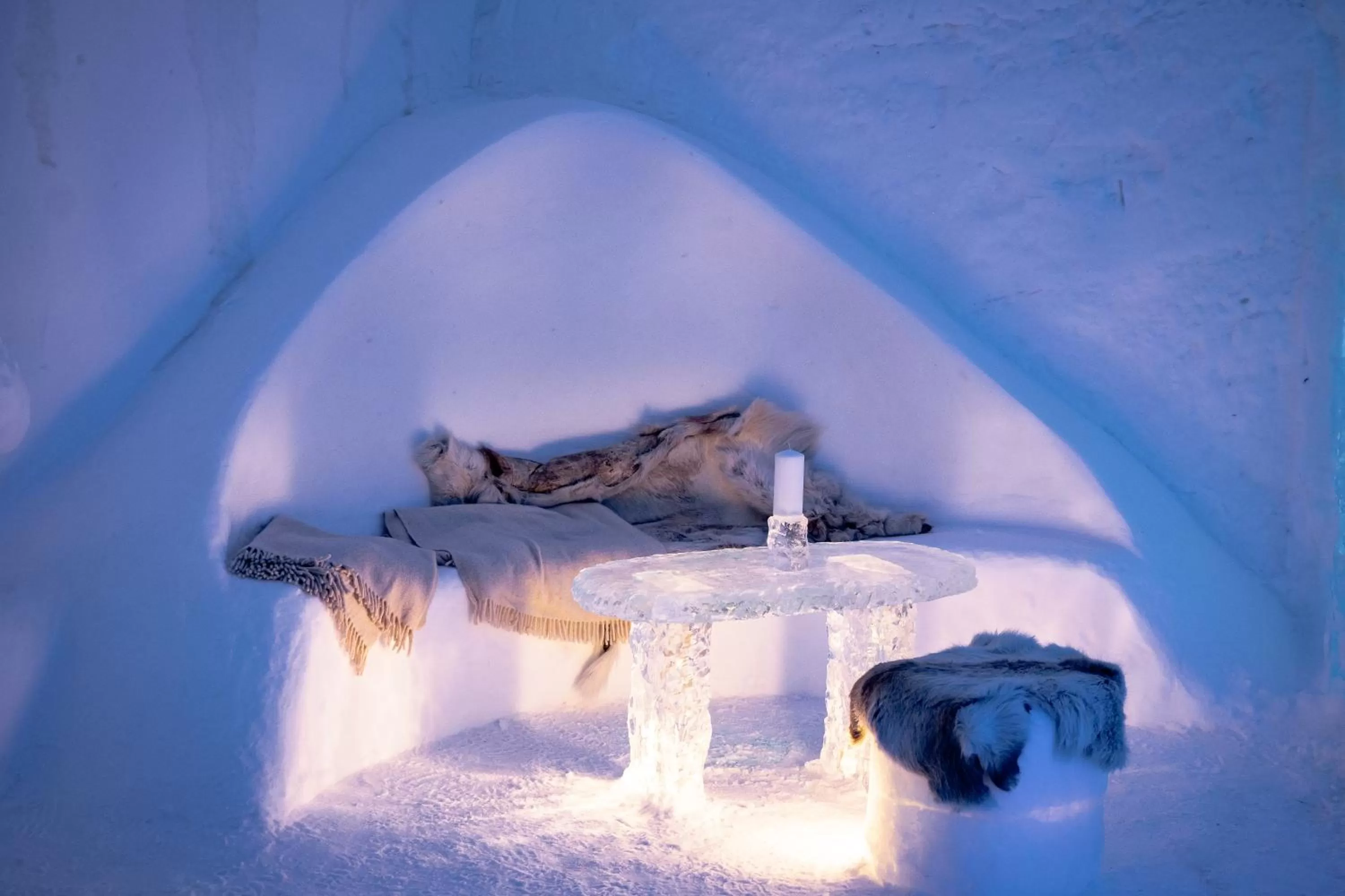 Lounge or bar, Bed in Sorrisniva Igloo Hotel