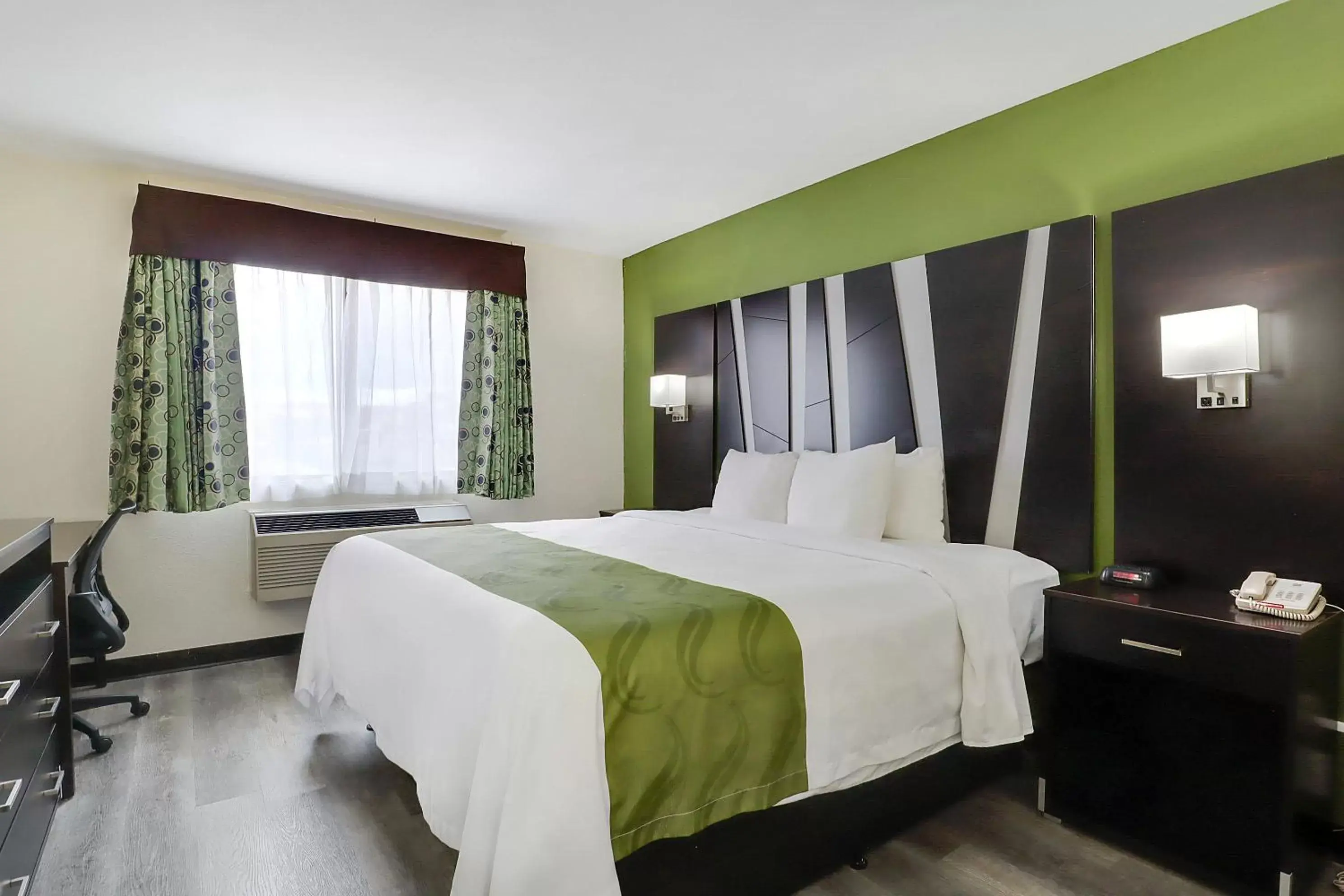 King Suite - Accessible/Smoking in Quality Suites Albuquerque Airport King Suite - Accessible/Smoking in Quality Suites Albuquerque Airport