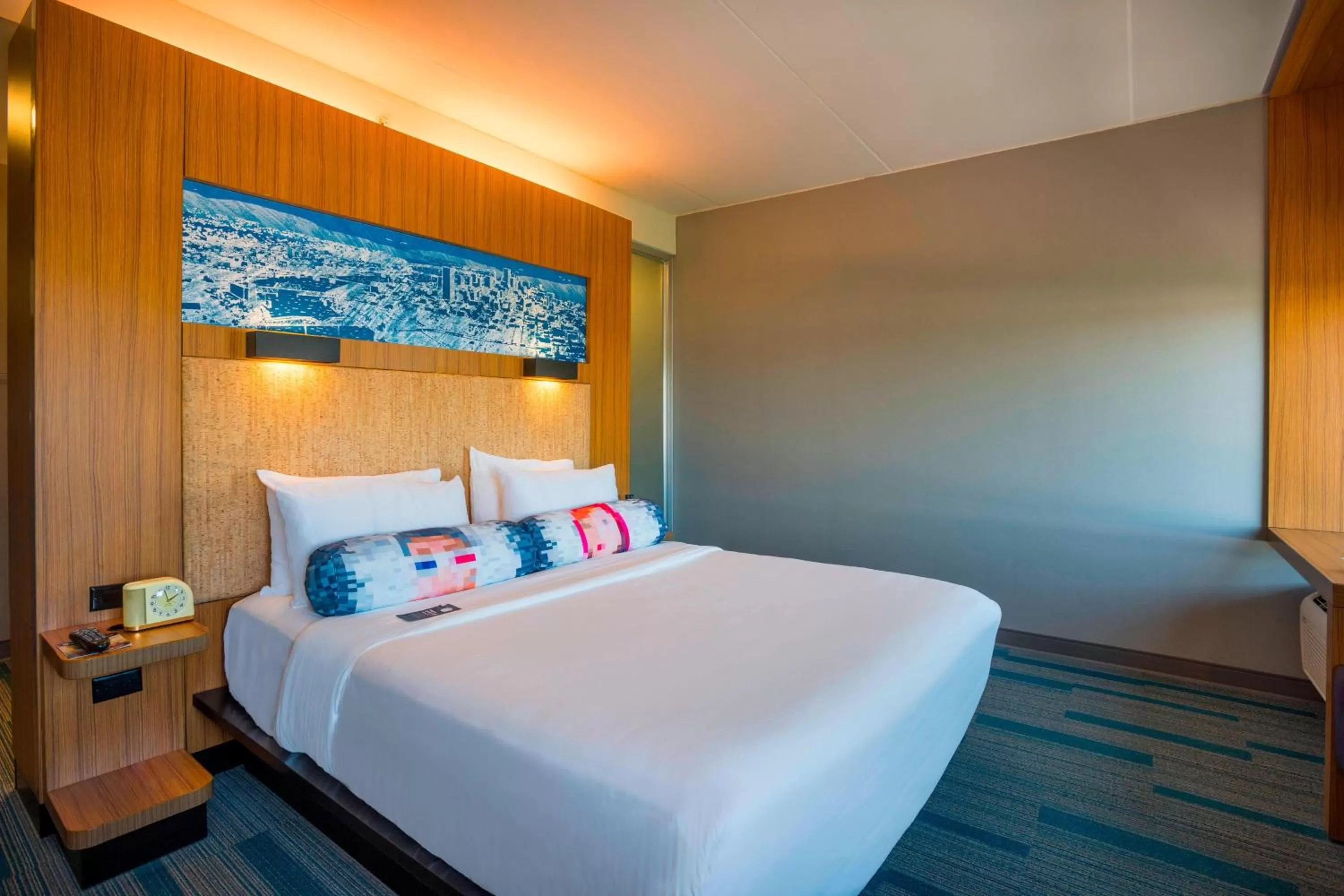 King Room with Roll-in Shower - Mobility and Hearing Accessible in Aloft Portland Airport Hotel at Cascade Station