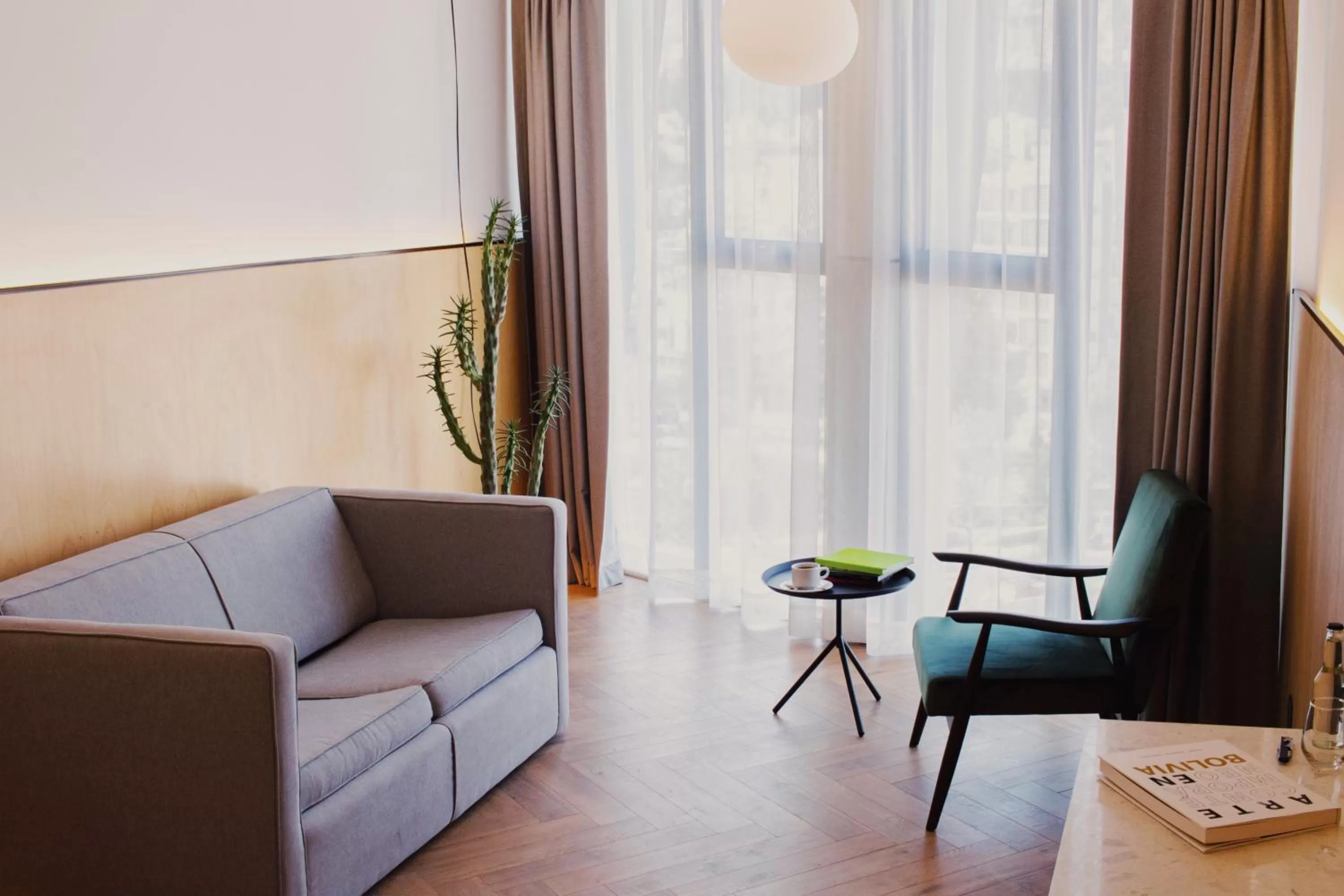 Living room in Met Hotel