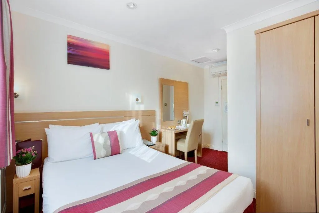 Bed in Queens Park Hotel