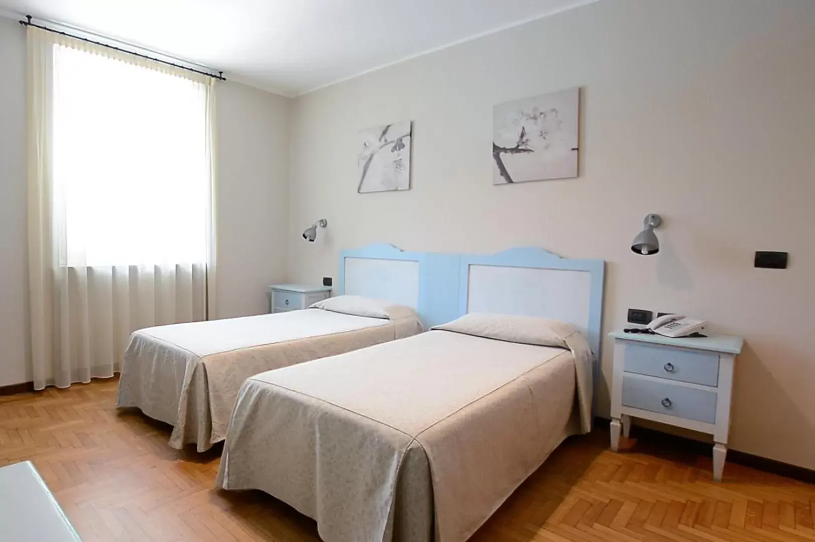 Double or Twin Room with Lake View in Hotel Risi Double or Twin Room with Lake View in Hotel Risi