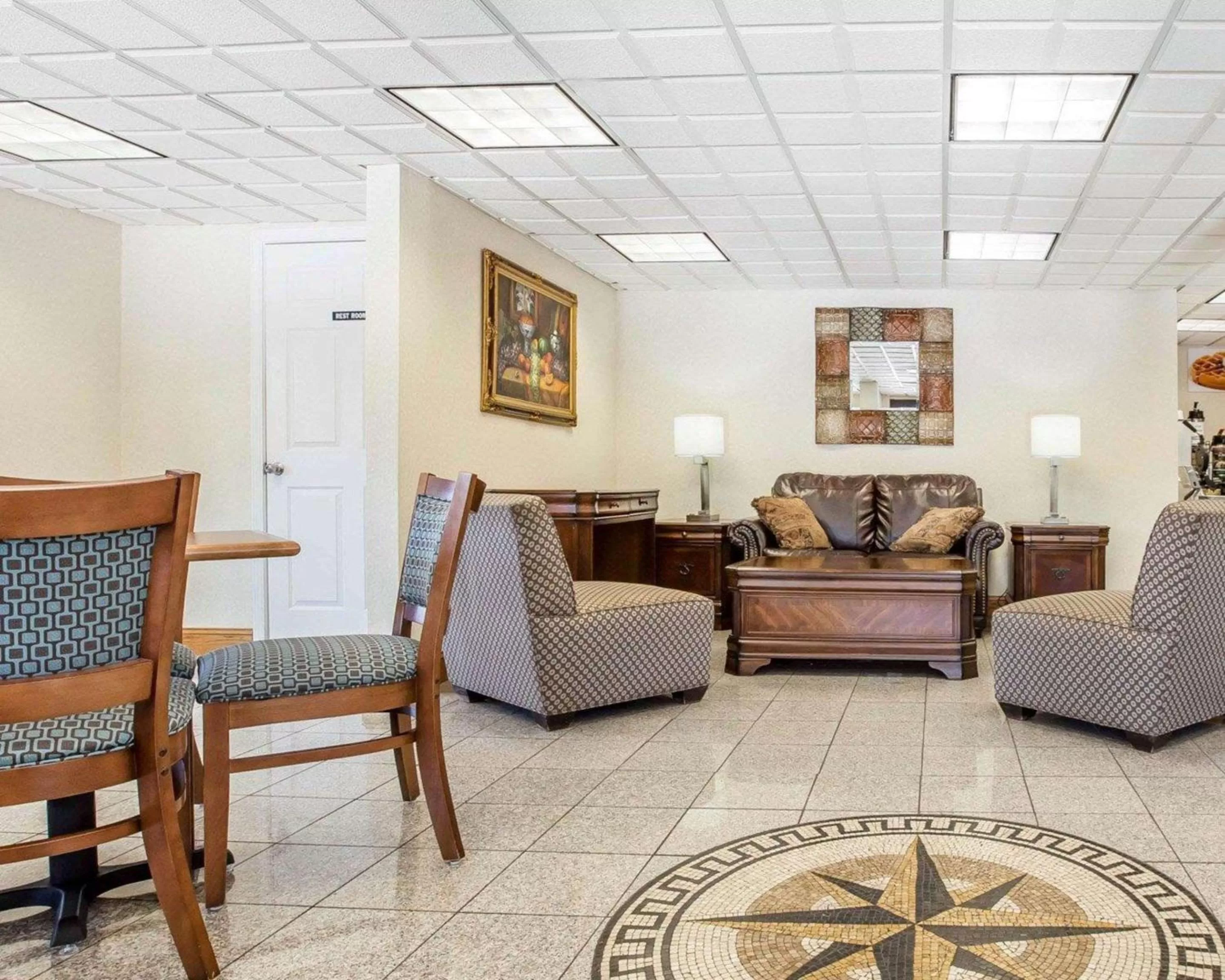 Lobby or reception in Quality Inn Macon West