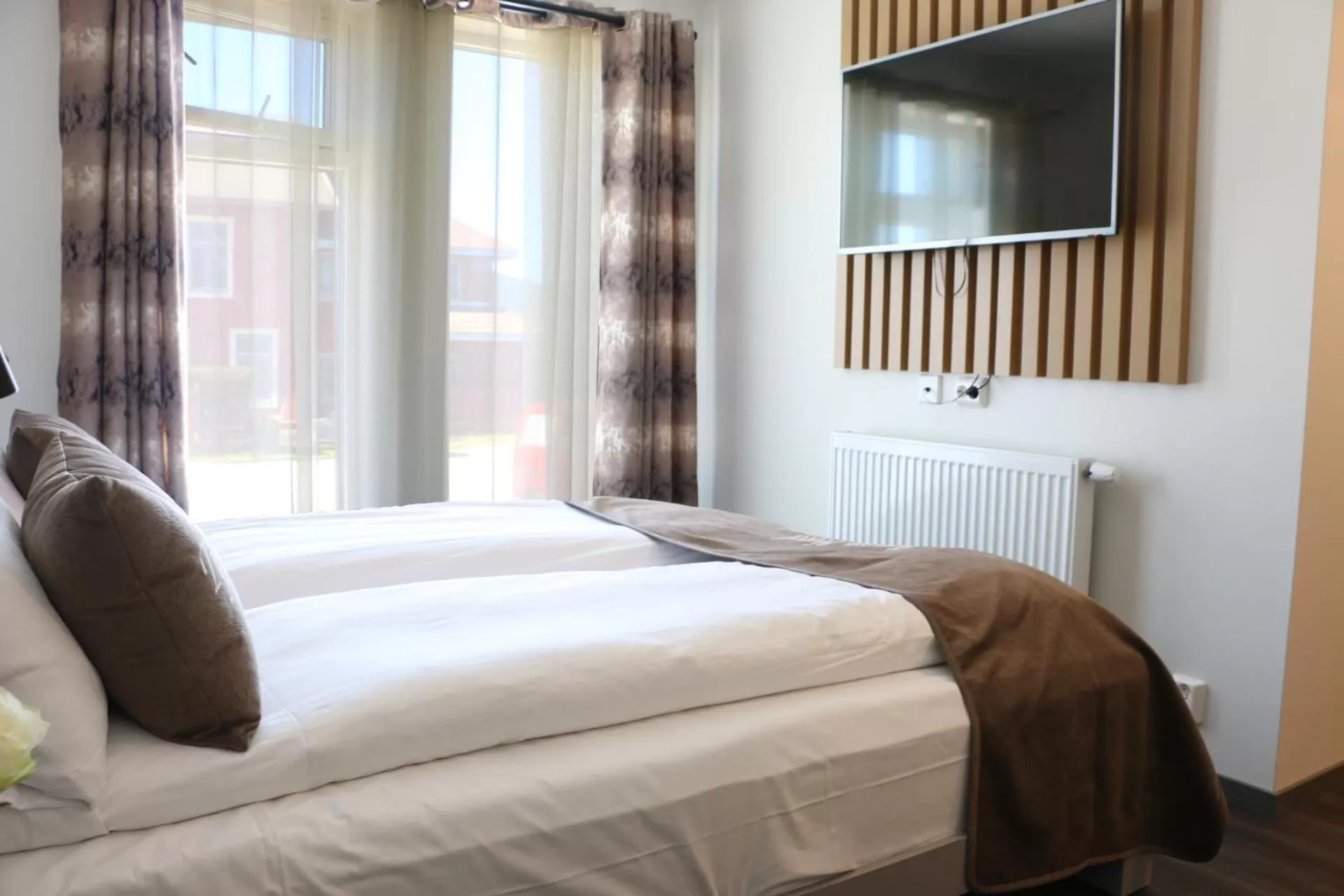 Spring, Bed in Tynset Hotel