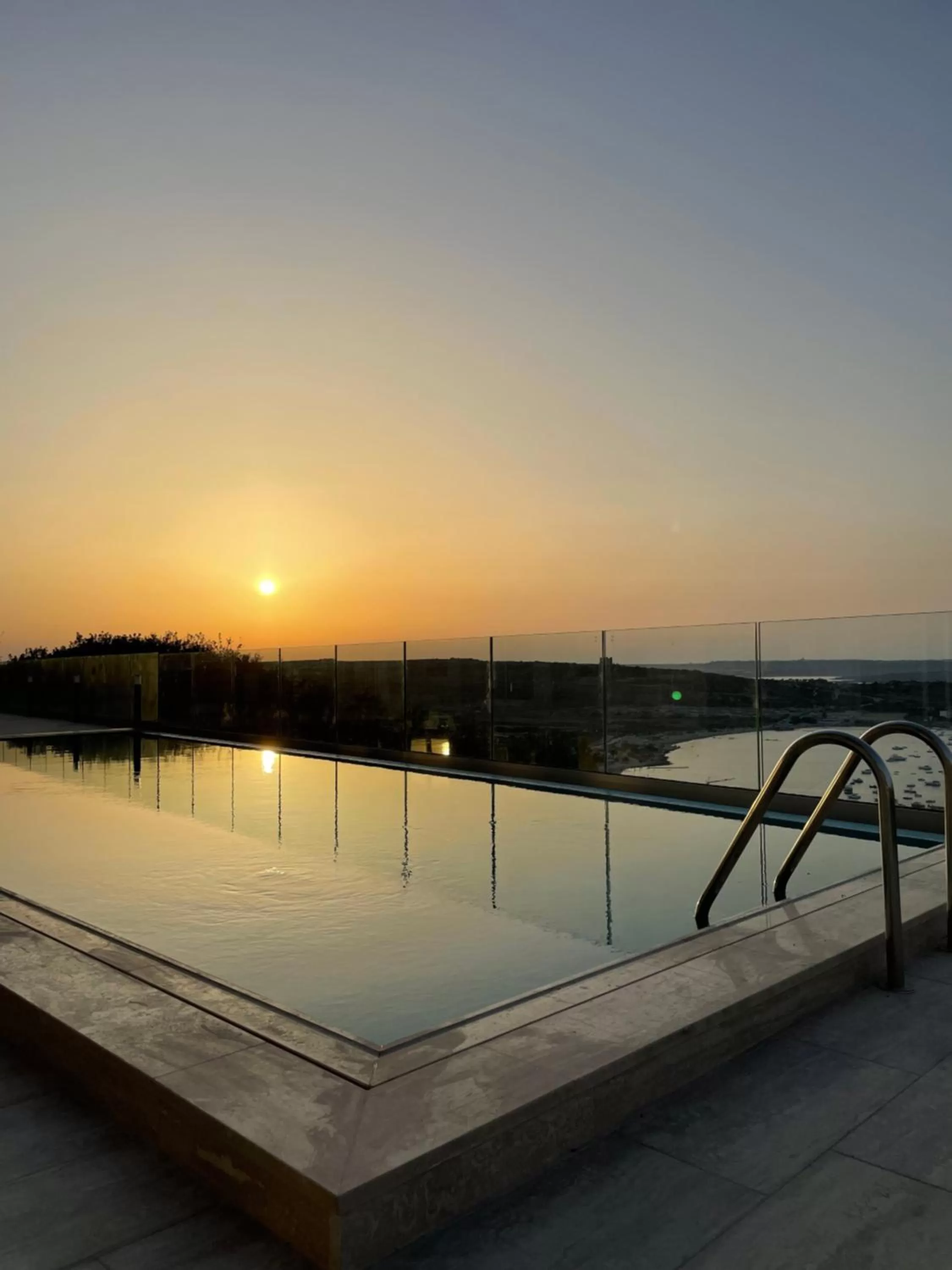 Swimming pool in Hotel VIU57