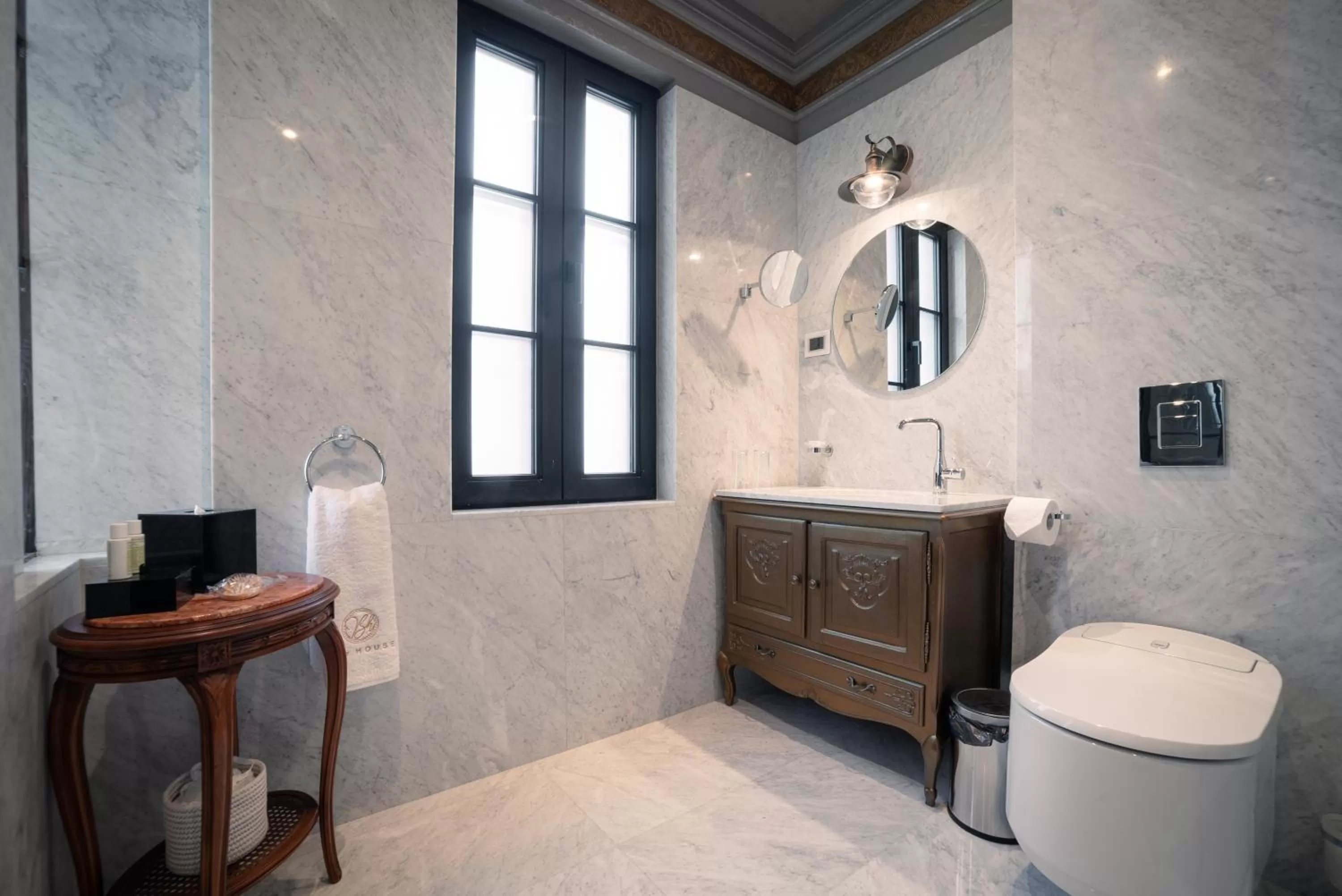 Toilet in Bey House Royal Hotel