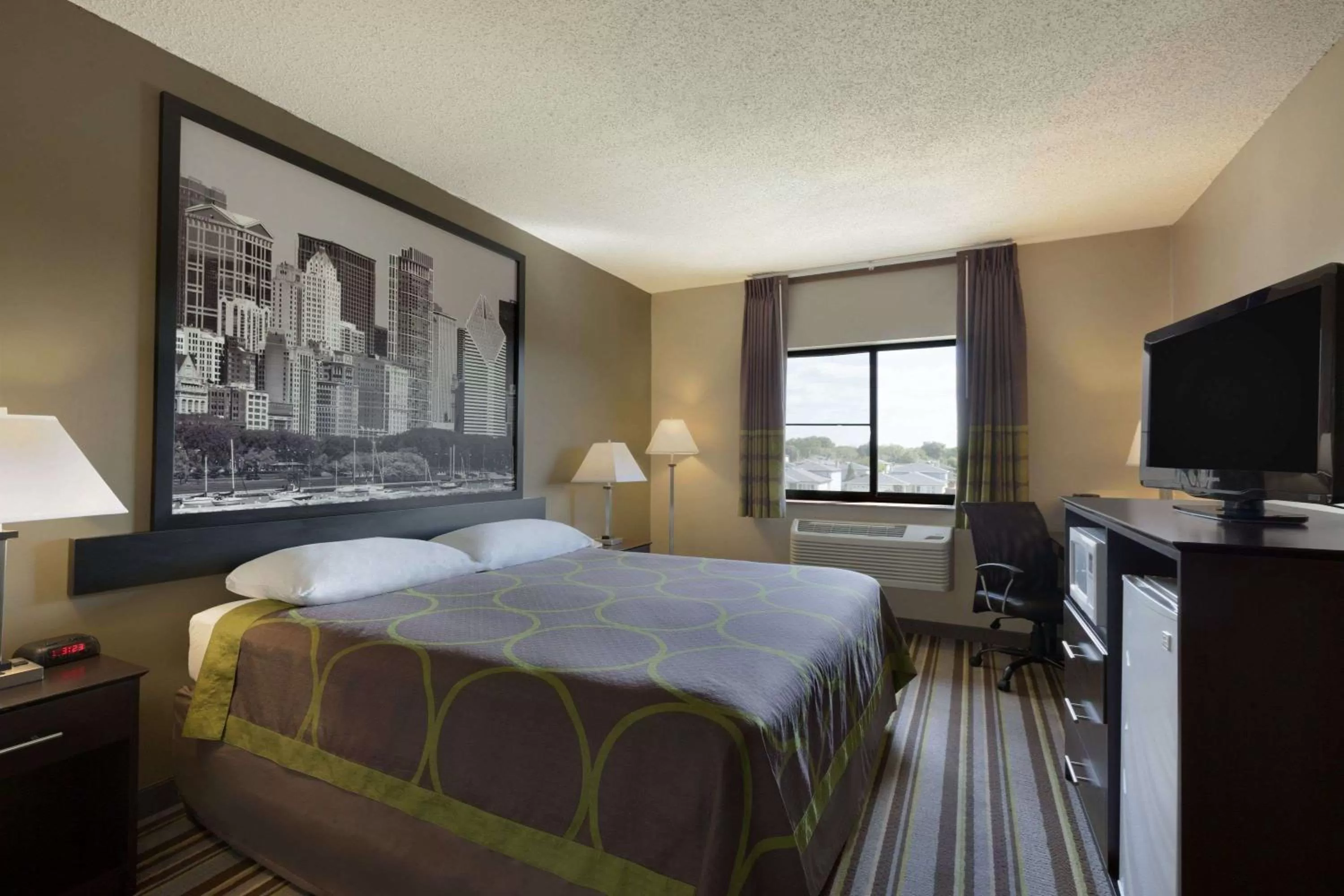 Photo of the whole room, Bed in Super 8 by Wyndham Bridgeview/Chicago Area