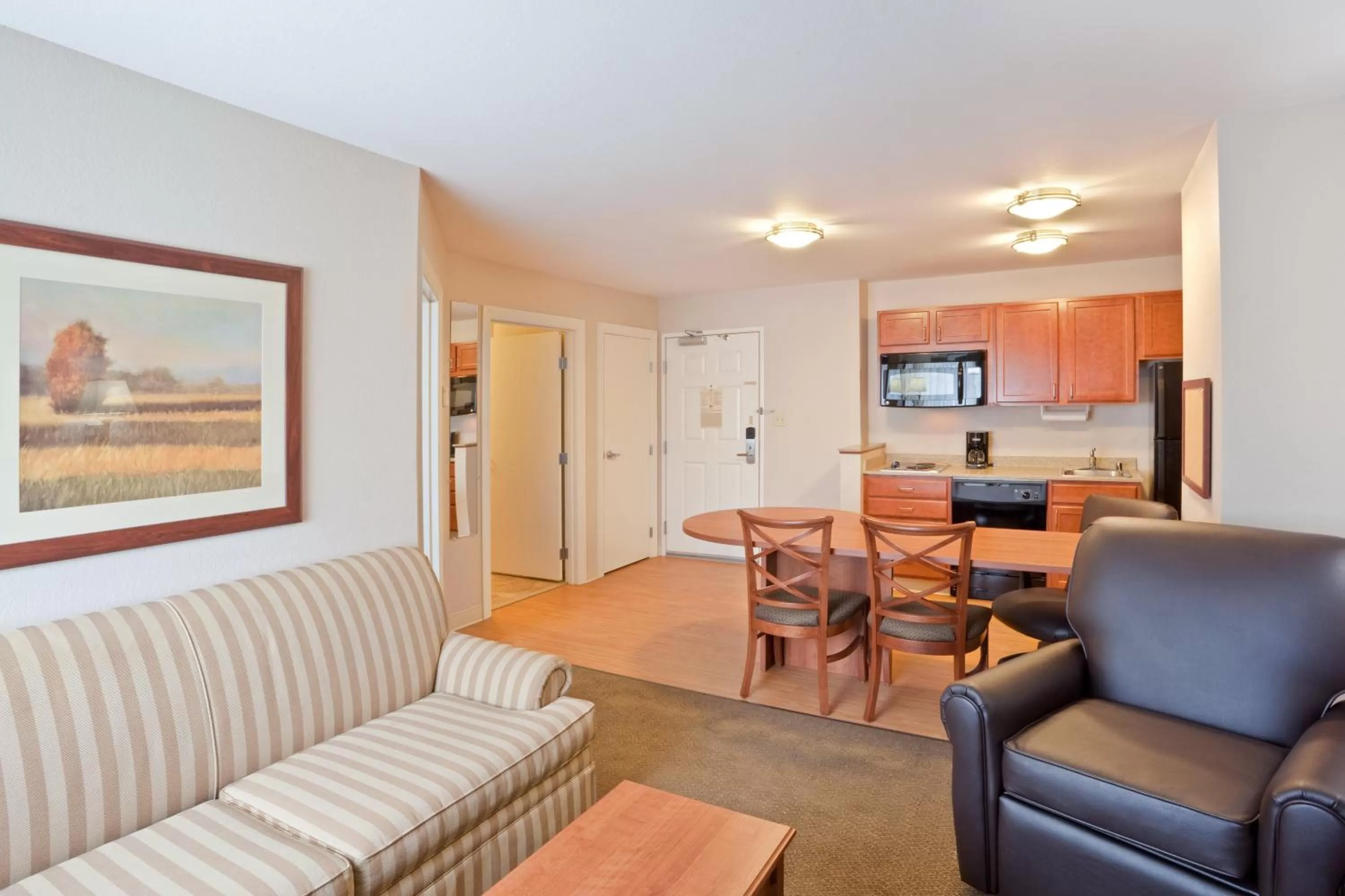 One-Bedroom Queen Room - Mobility/Hearing Accessible - Non-Smoking in Candlewood Suites Oak Harbor, an IHG Hotel