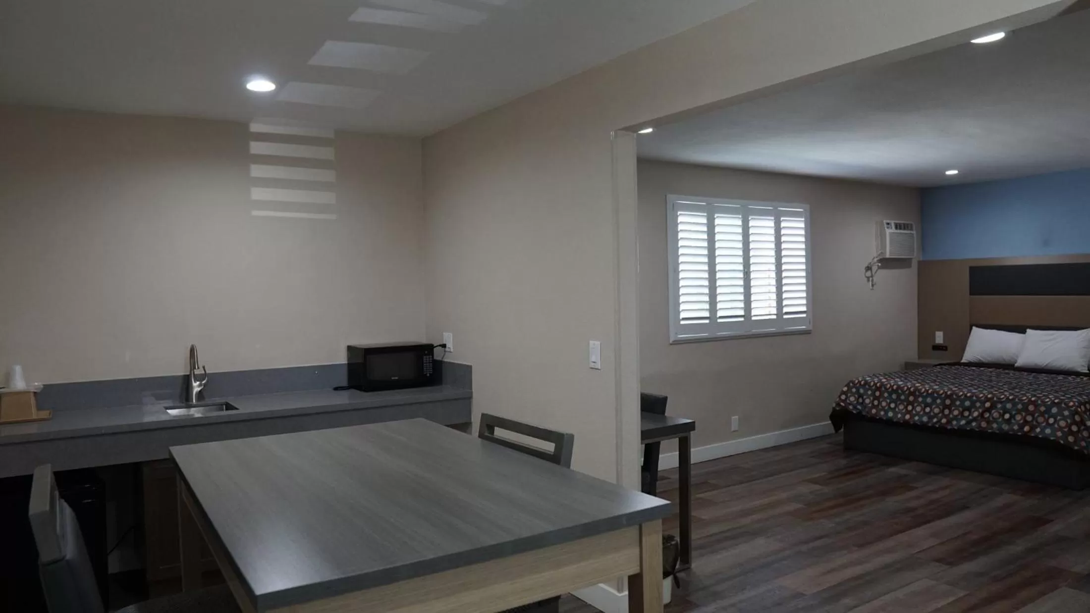 Bed in Sea Breeze Inn - LAX Airport, Los Angeles