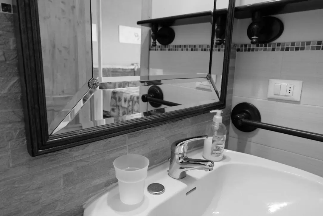 Bathroom in Red Fenice