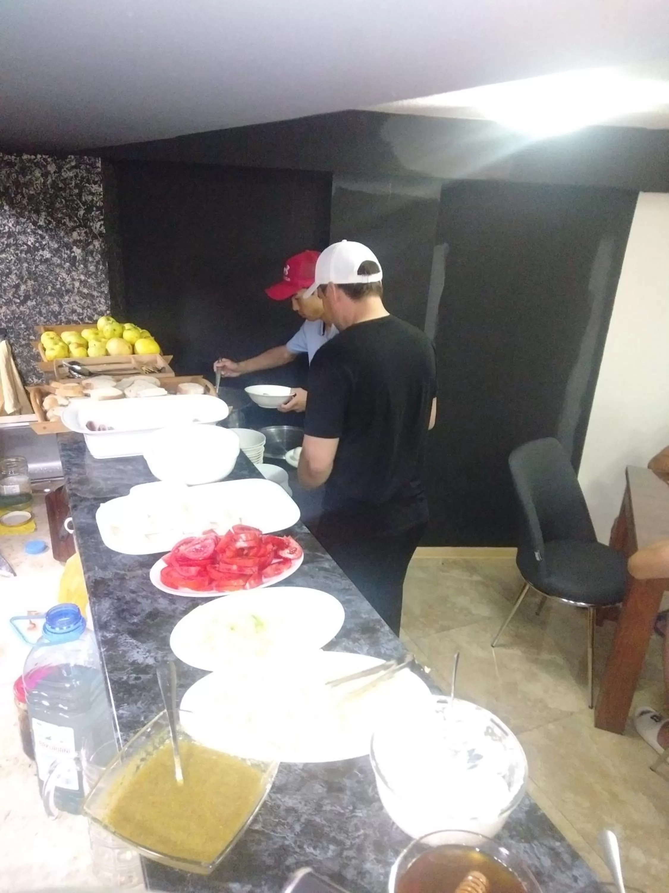 Restaurant/places to eat in Hotel Traveler