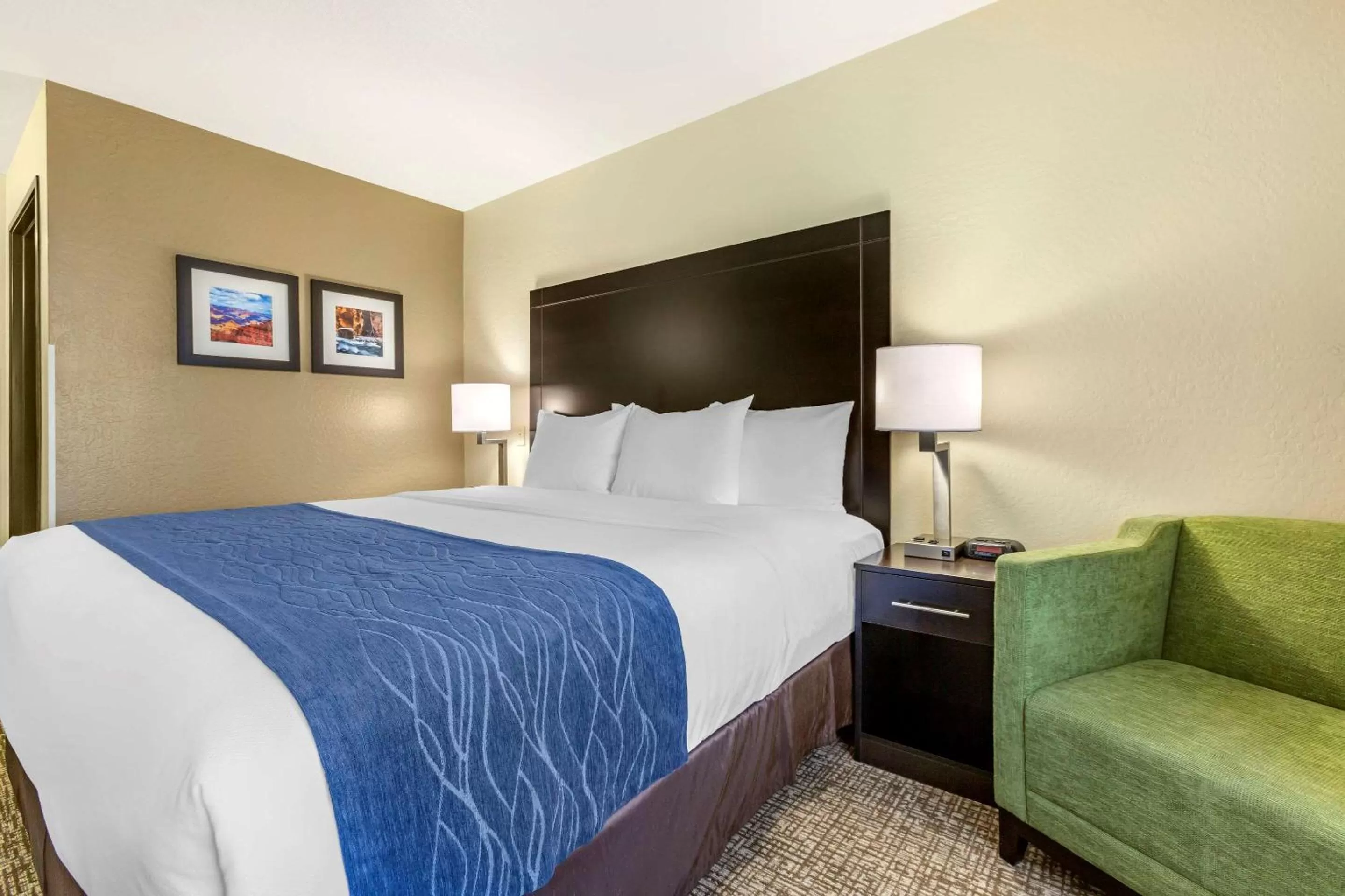 Photo of the whole room, Bed in Comfort Inn & Suites Surprise Near Sun City West