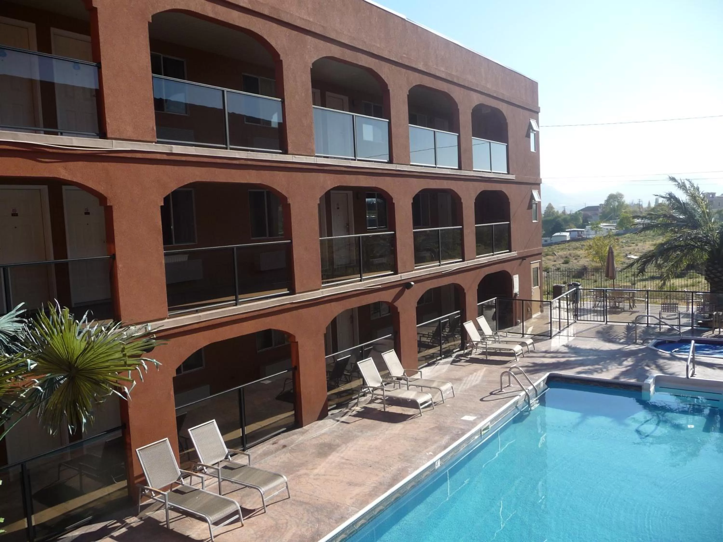 Facade/entrance, Property Building in Super 8 by Wyndham Osoyoos