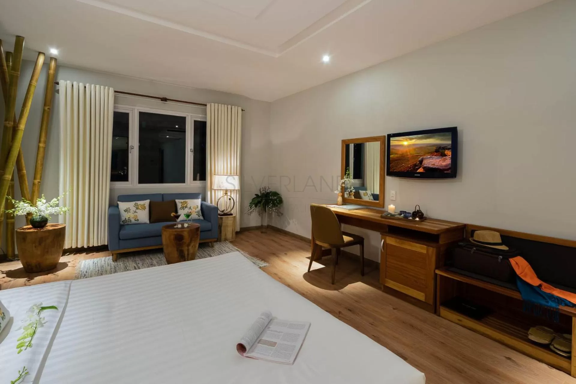 Bed in Silverland Yen Hotel