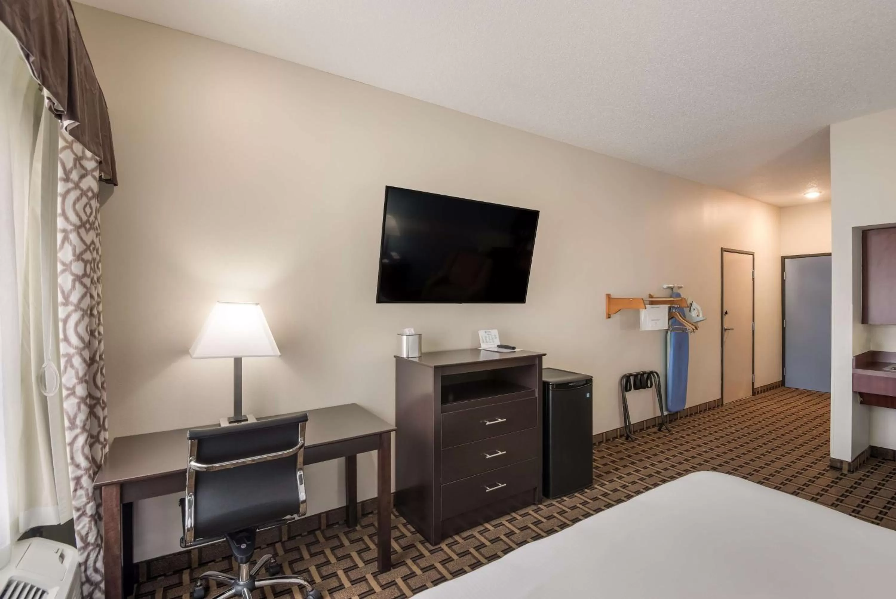 Bedroom, Bed in SureStay Plus Hotel by Best Western Coralville Iowa City