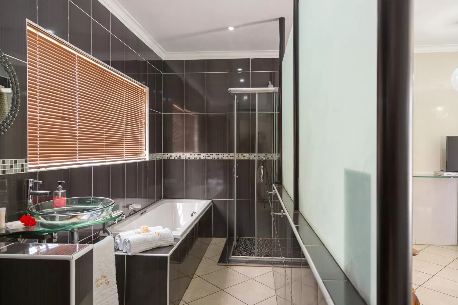 Shower in Bri-Shel Manor B&B