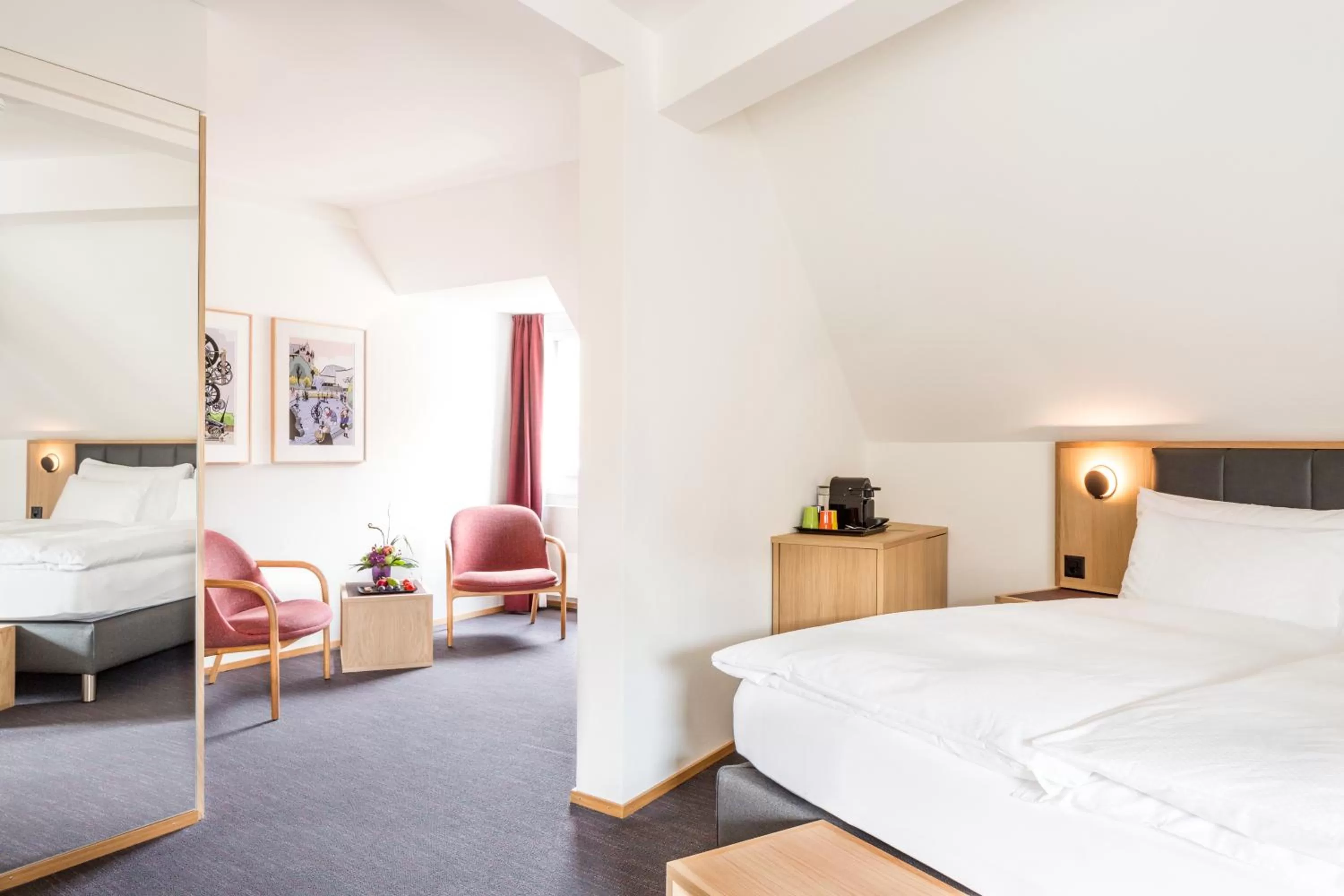 Photo of the whole room, Bed in Hotel Basel - Da wohnen, wo Basel lebt!