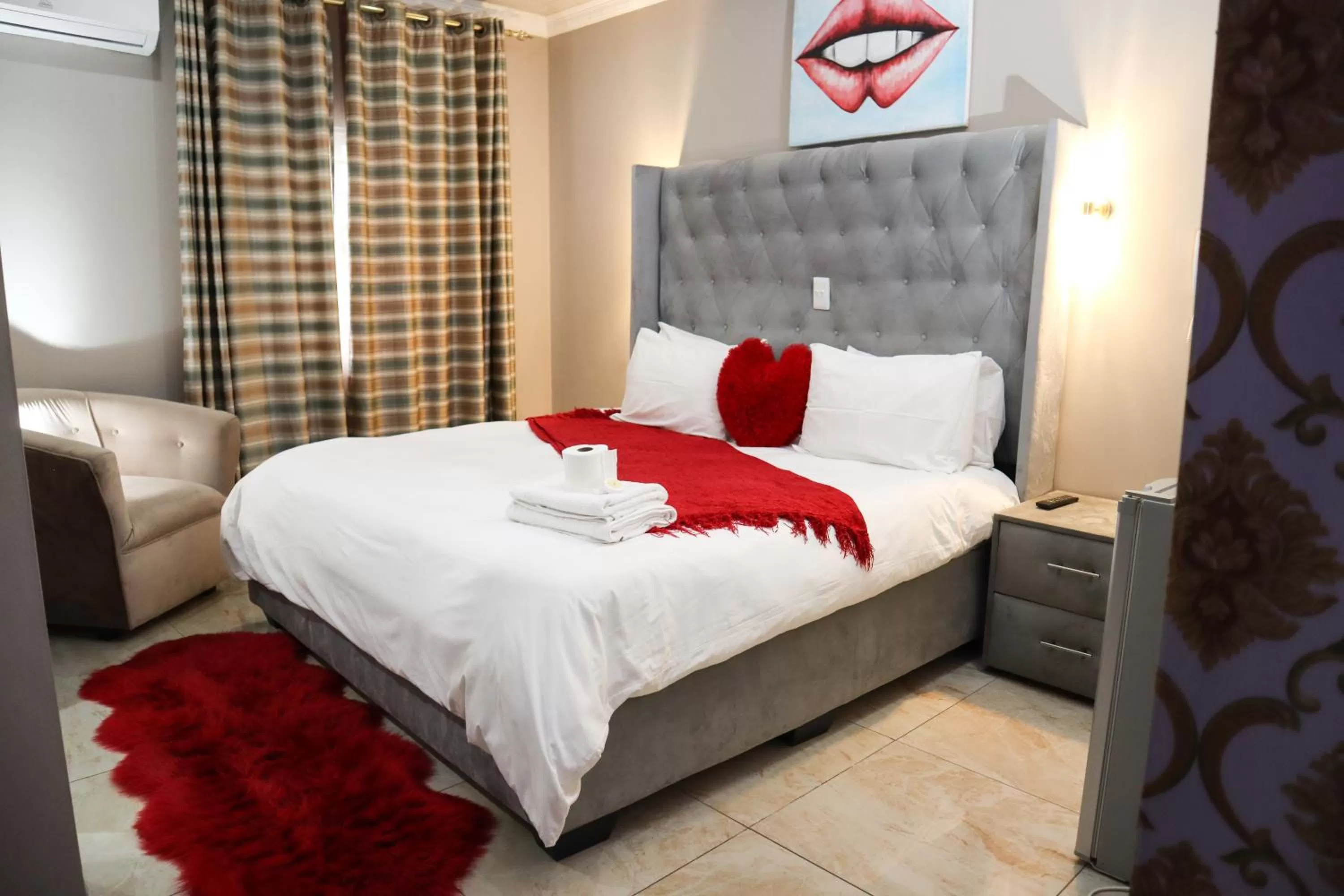 Bedroom, Bed in Gold Crown International Hotel Johannesburg