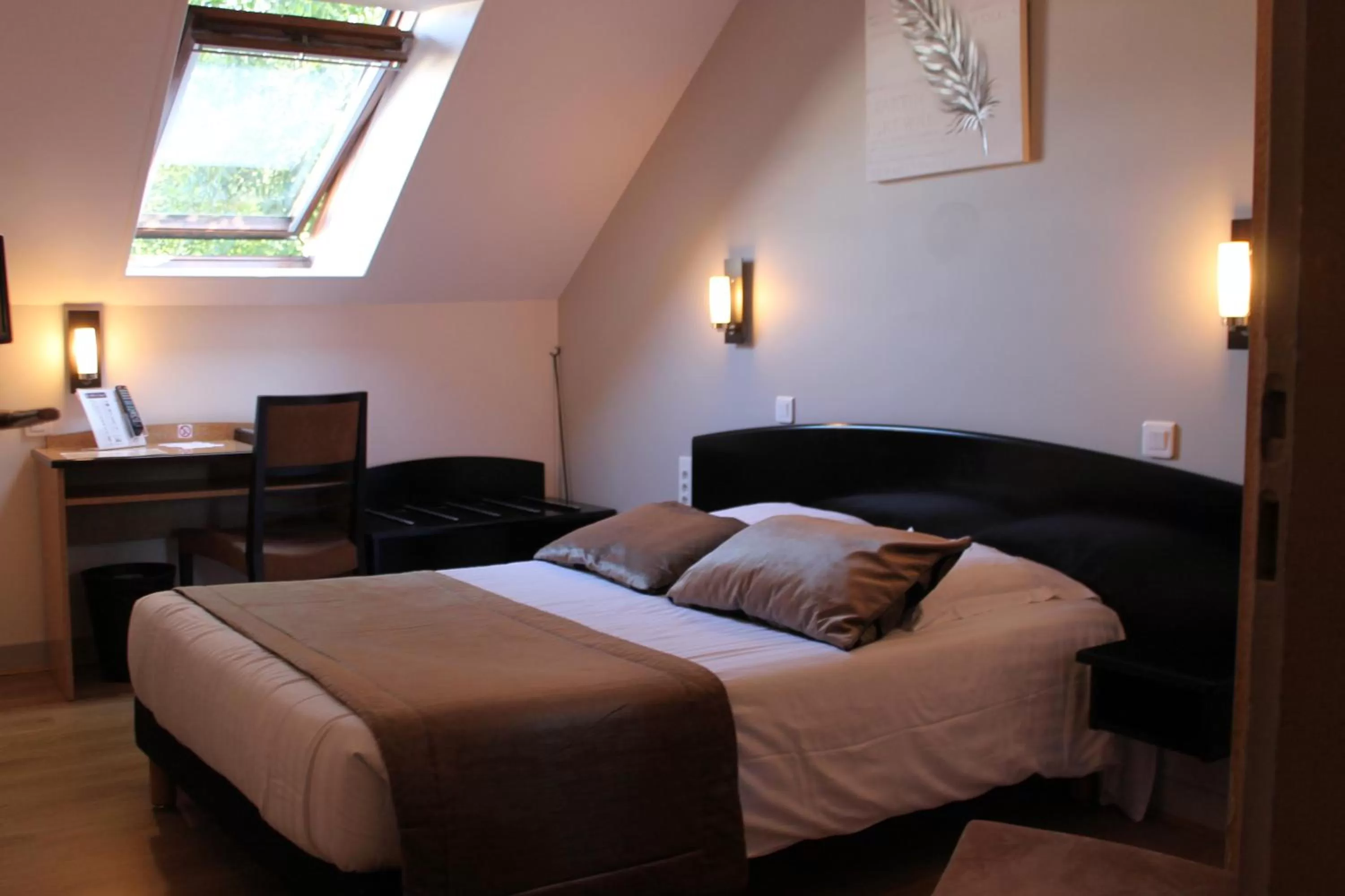 Day, Bed in Hôtel Le Bayeux