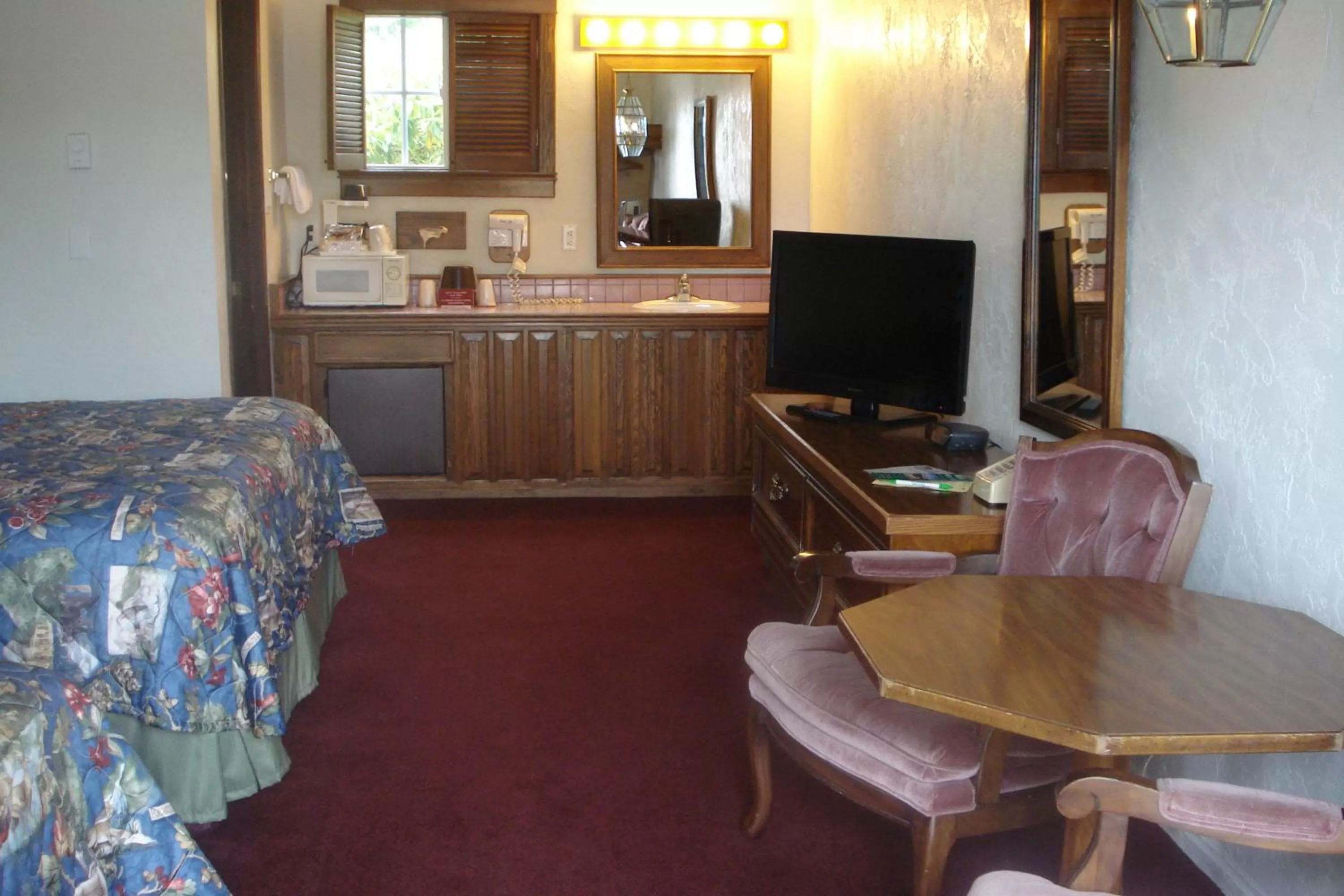Living room in Sequim West Inn