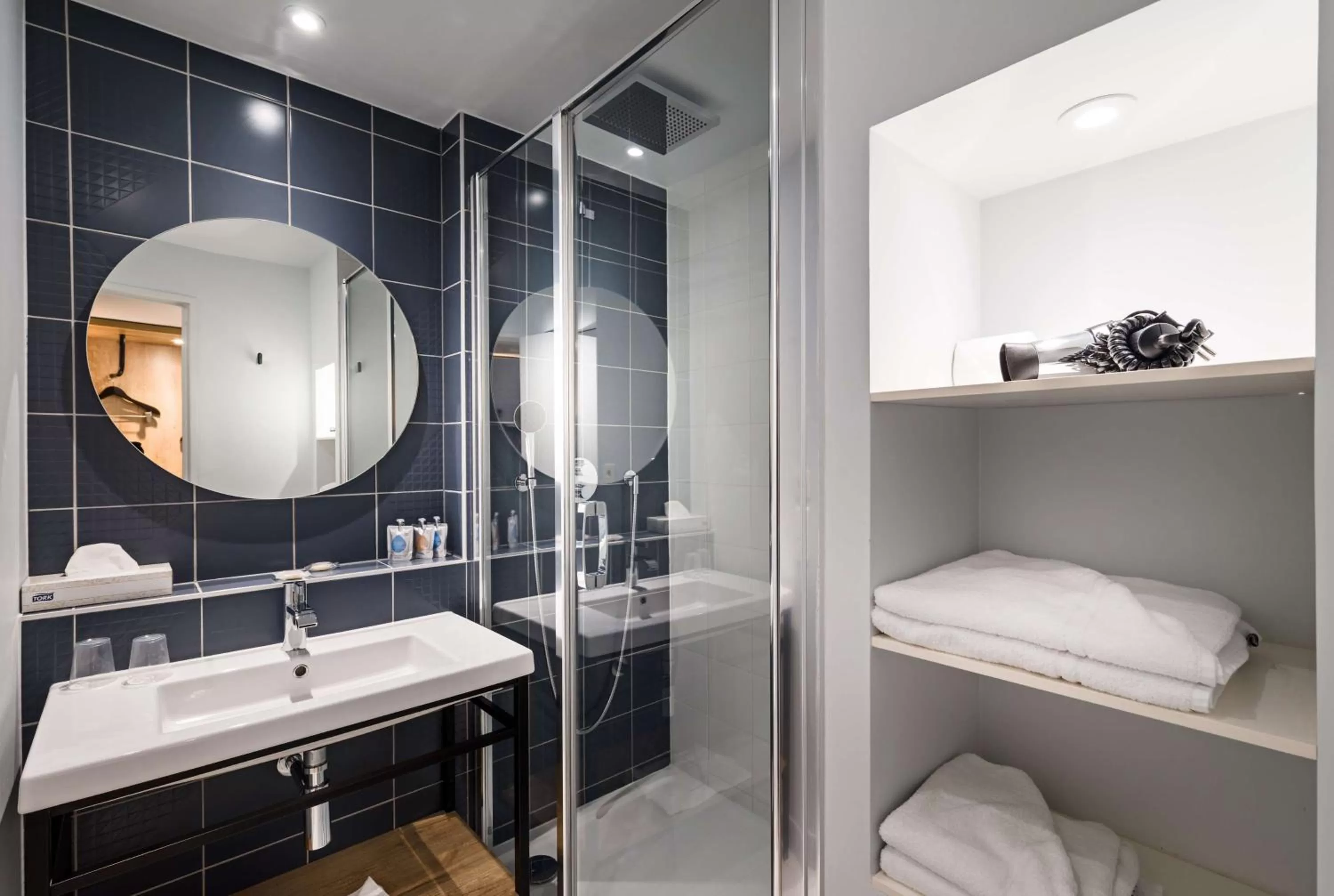 Deluxe King Room in Golden Tulip Bordeaux Euratlantique