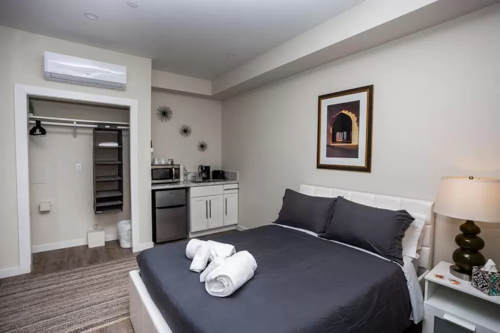 Bed in Studio with Large Balcony- San Diego Gateway