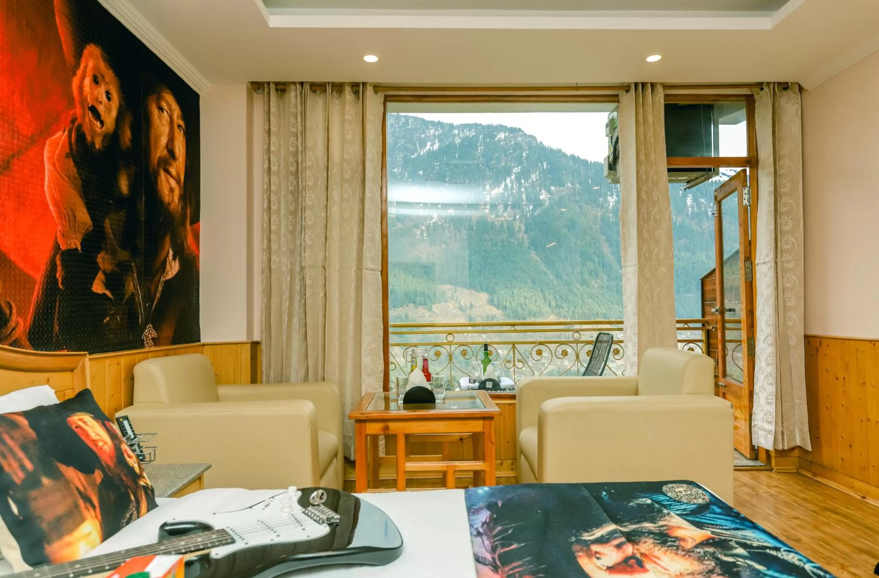 Seating area in Hotel Smugglers Mountain View - central heated & air Cooled