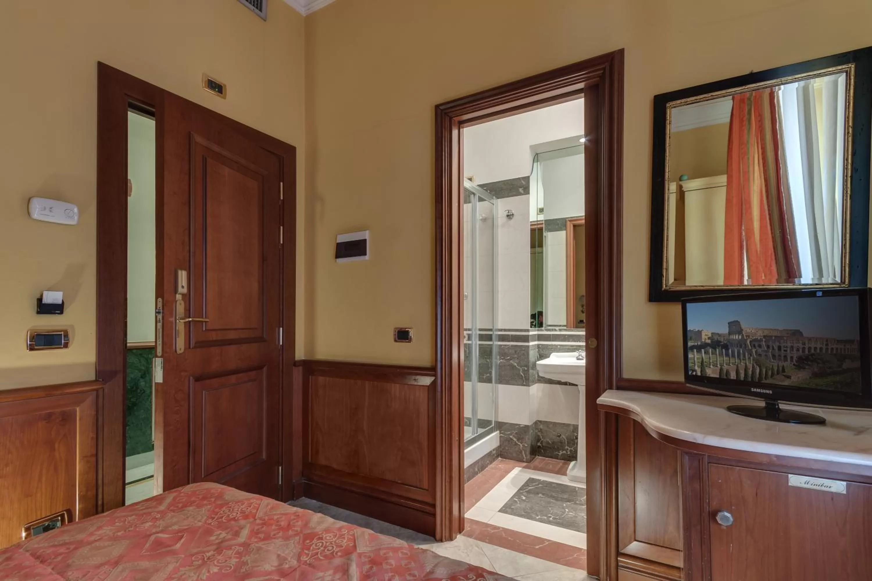 Bed in Hotel Borromeo