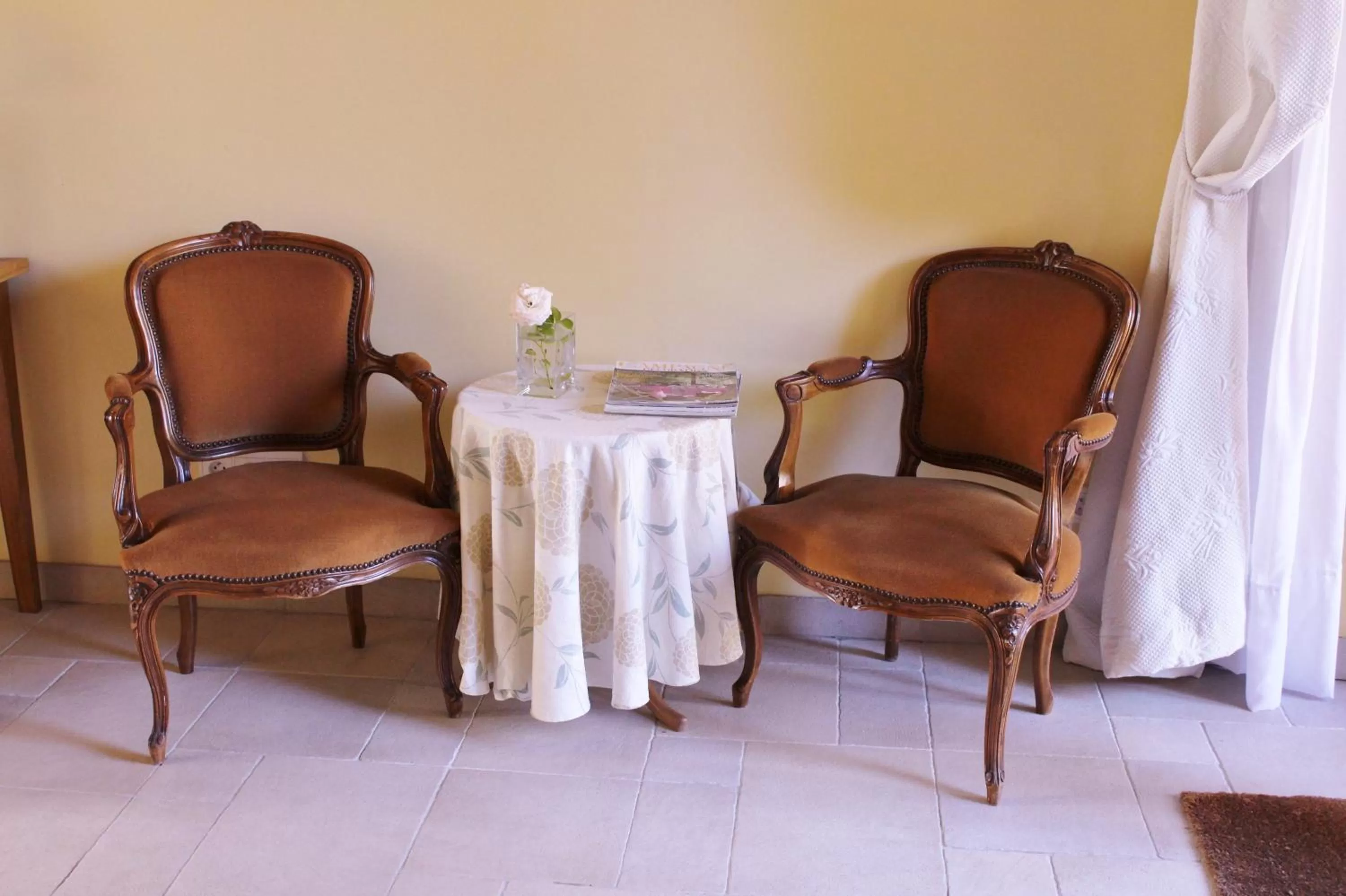 Other, Seating Area in Le Clos Fleuri