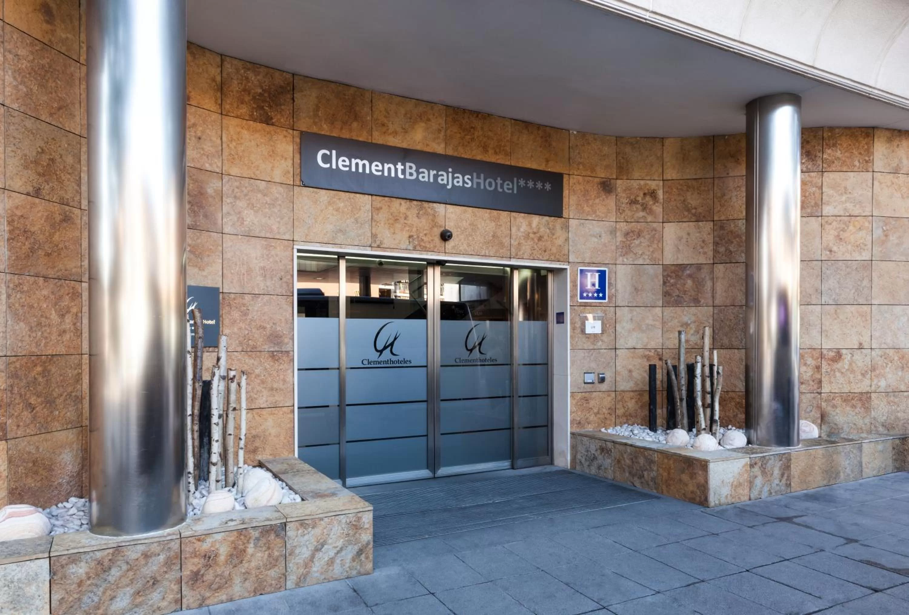 Facade/entrance in Clement Barajas