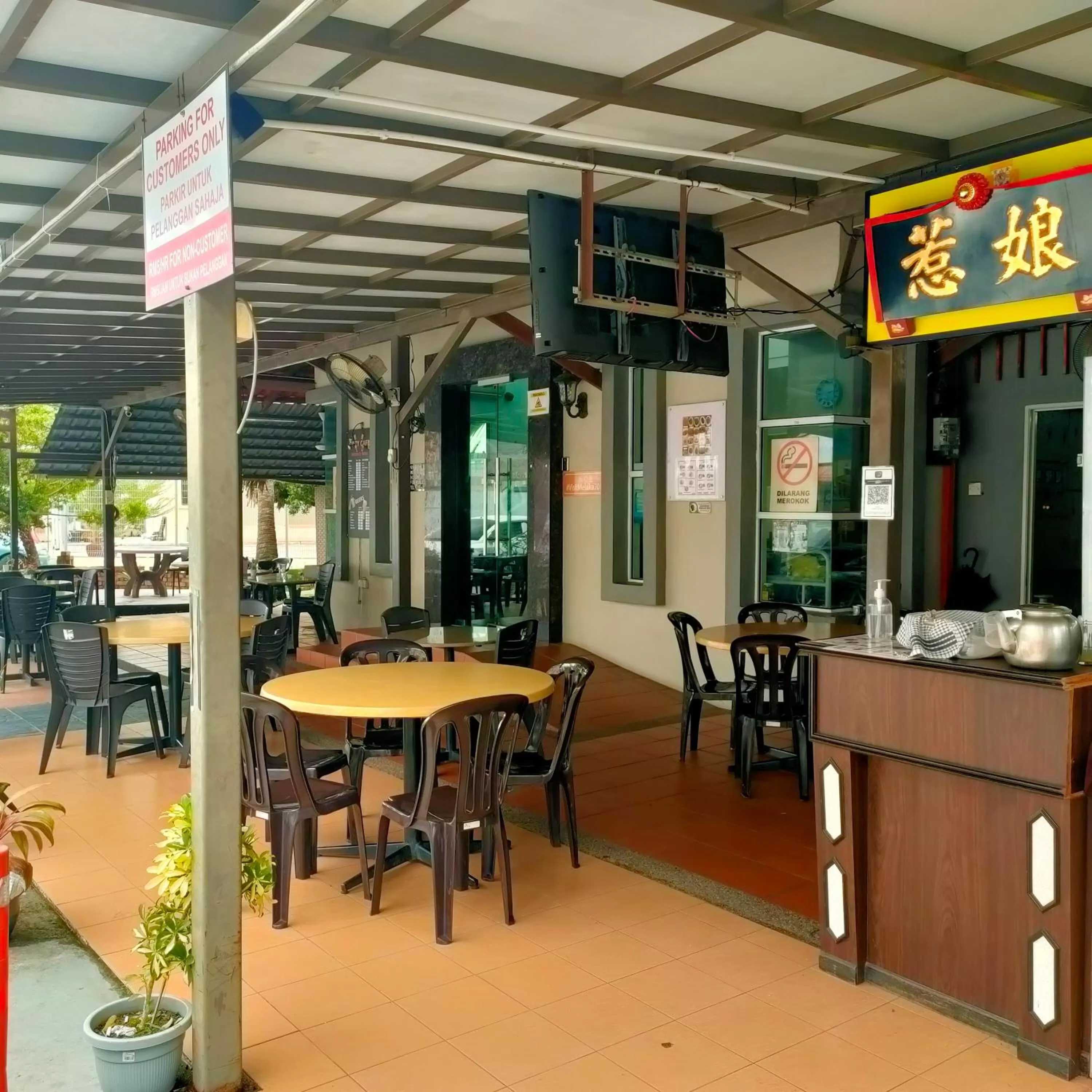 Restaurant/places to eat in Cozzy Motel Malacca