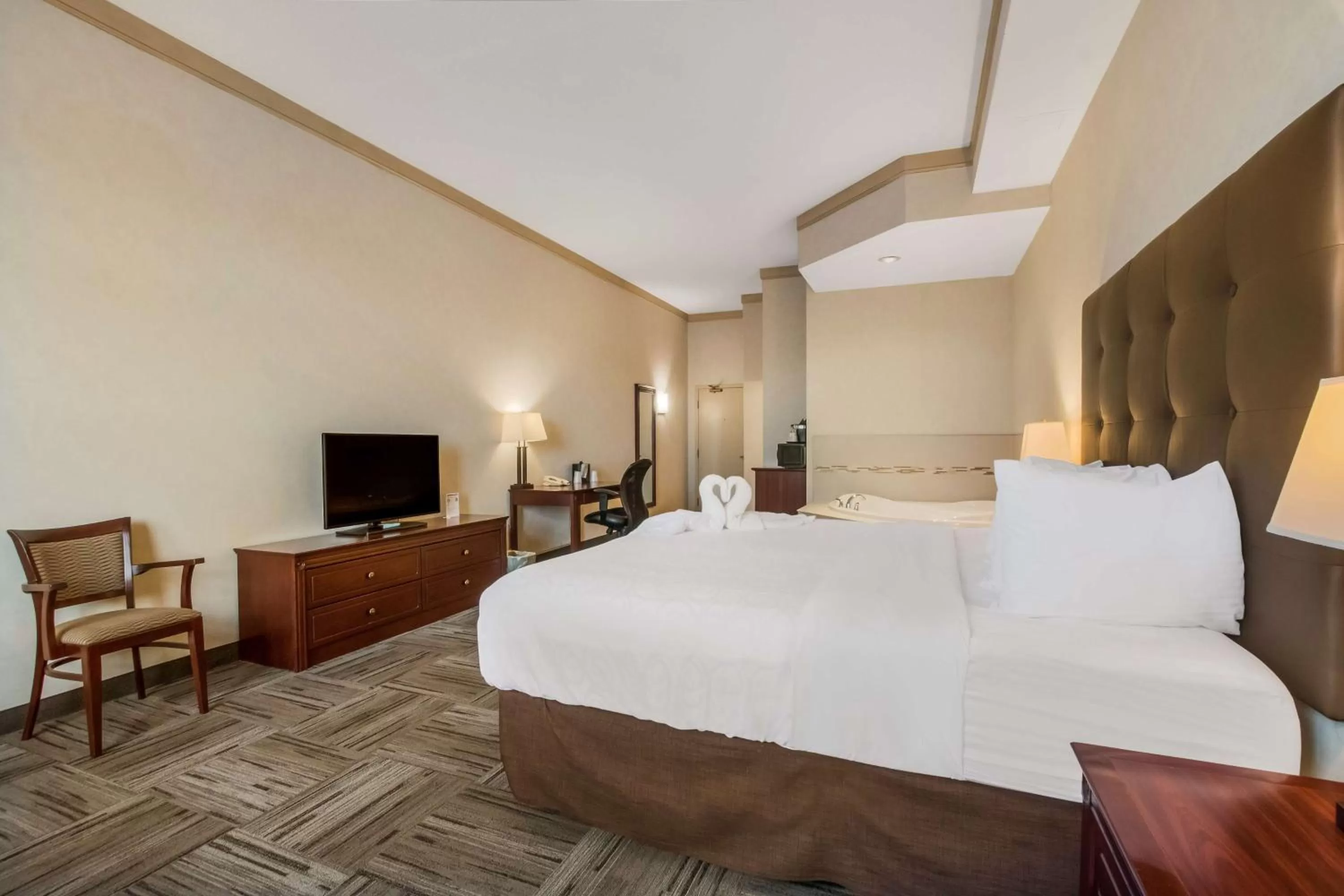 Bedroom, Bed in Best Western Brantford Hotel and Conference Centre